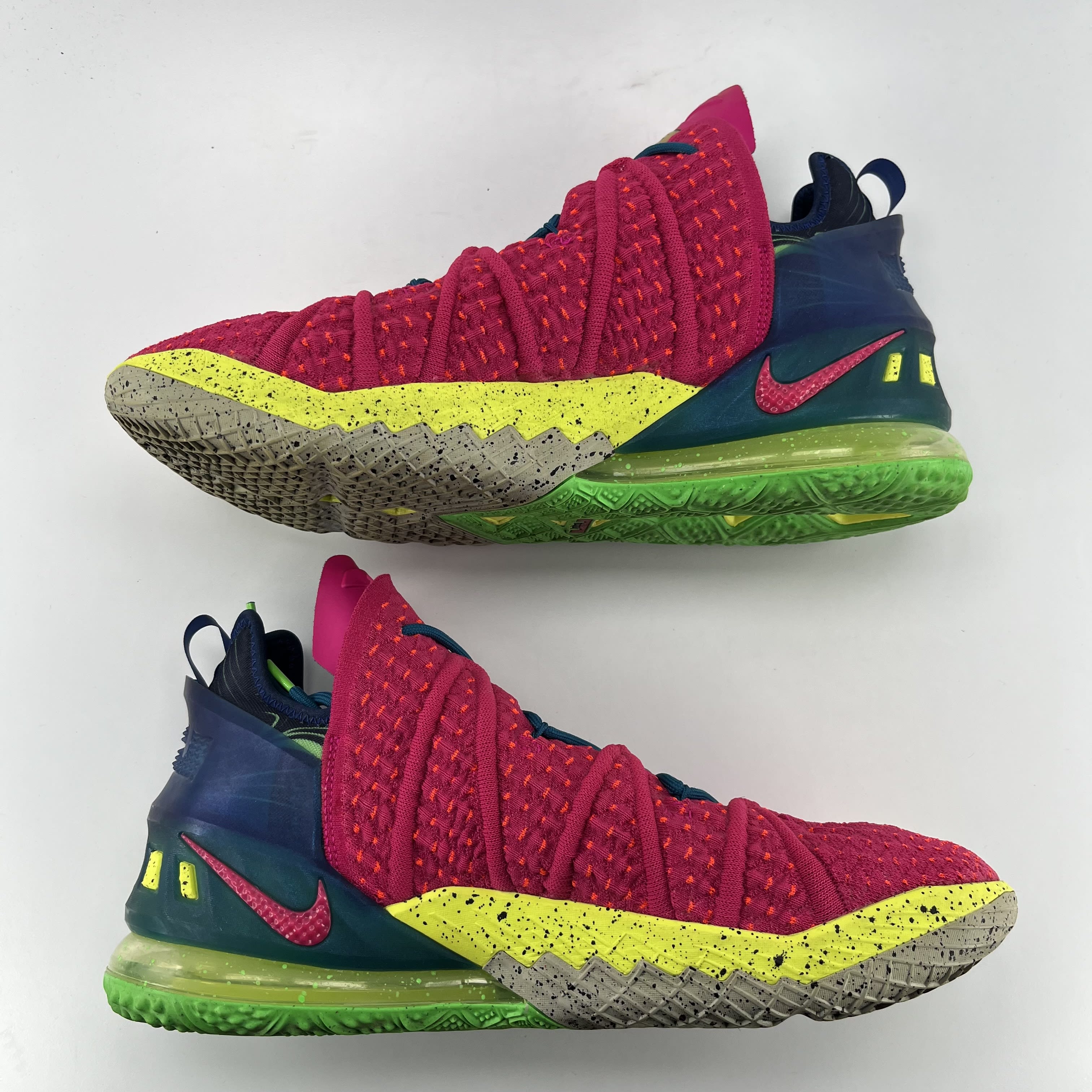 823510 Nike LeBron 18 Los Angeles By Night