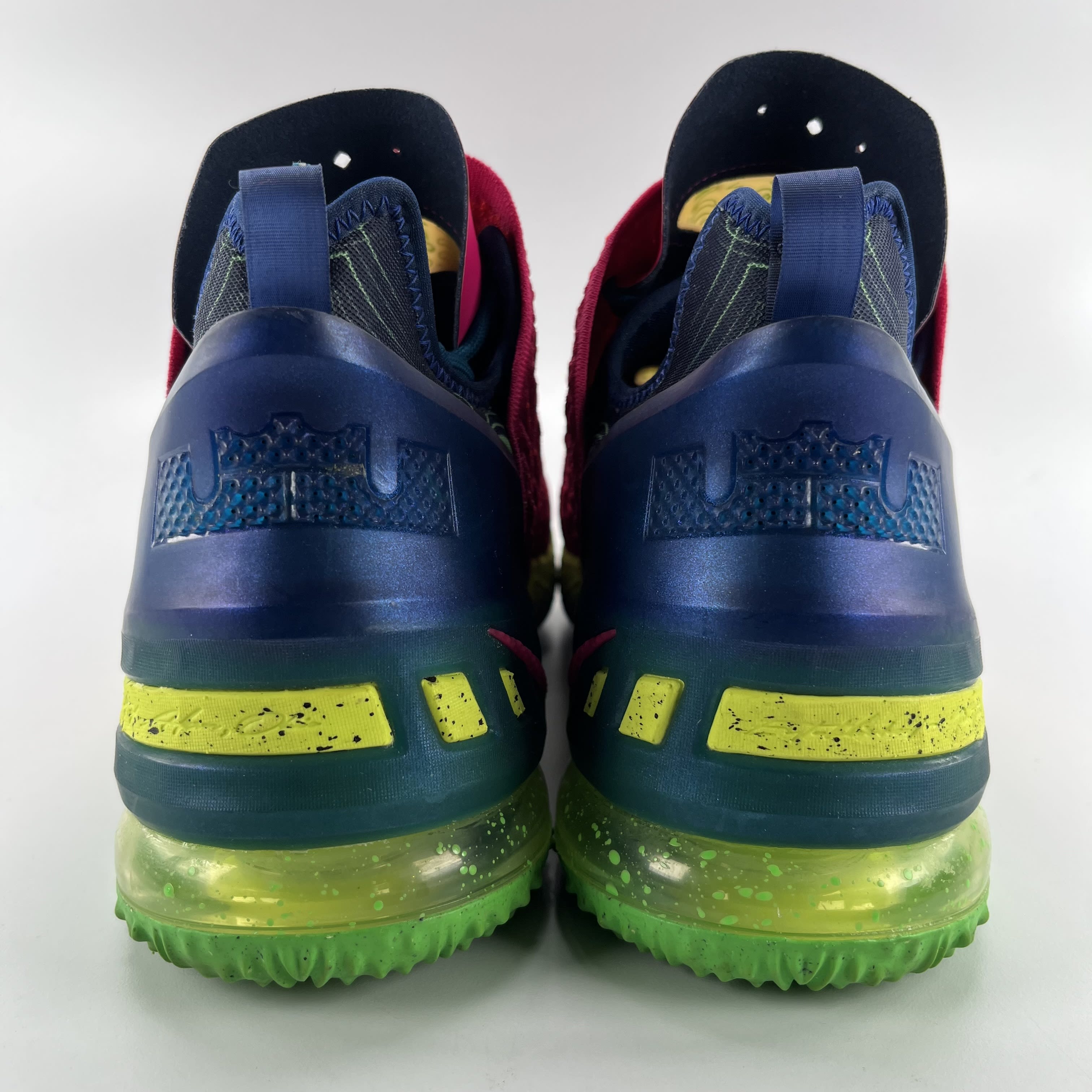 823510 Nike LeBron 18 Los Angeles By Night