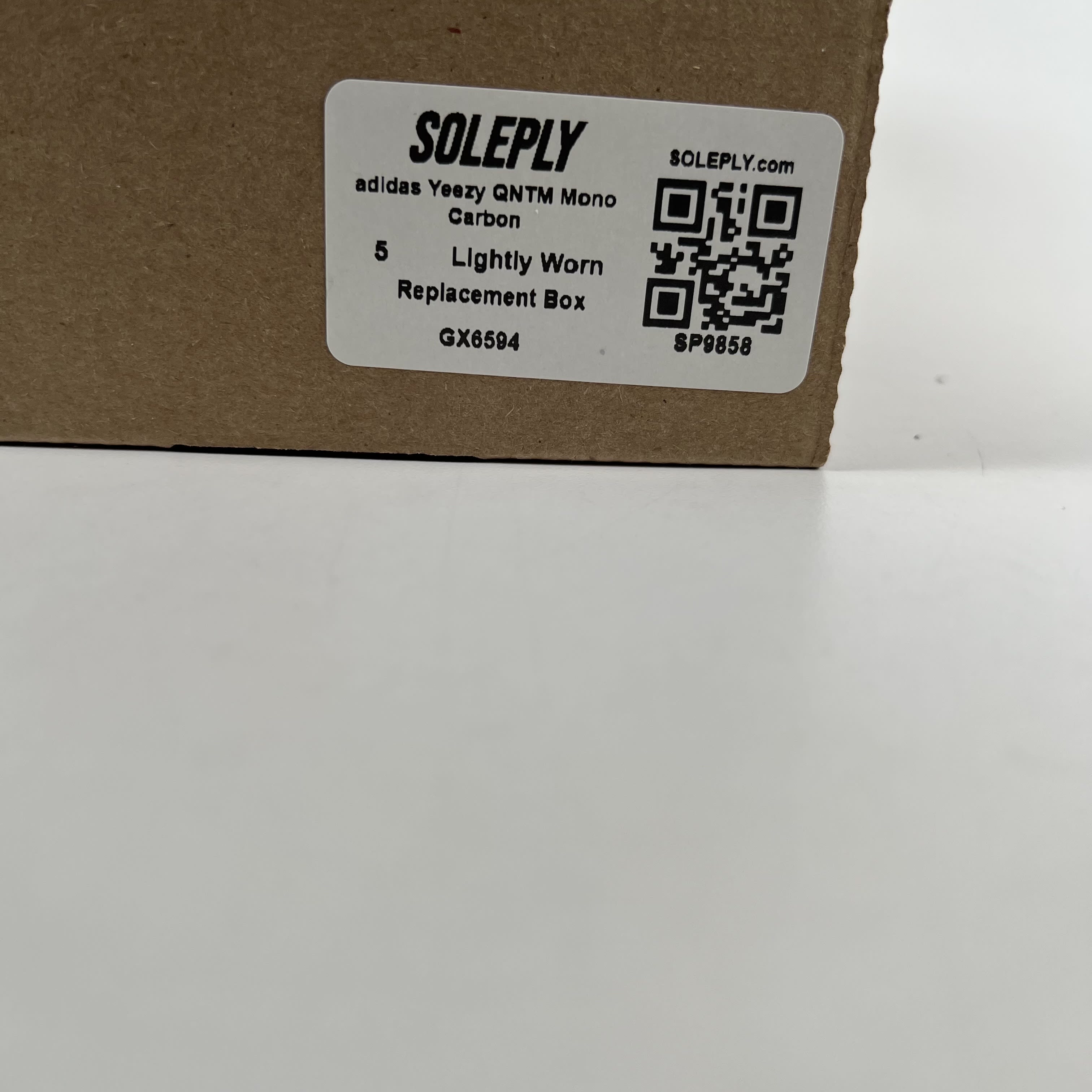SP9858 adidas Yeezy QNTM Mono Carbon