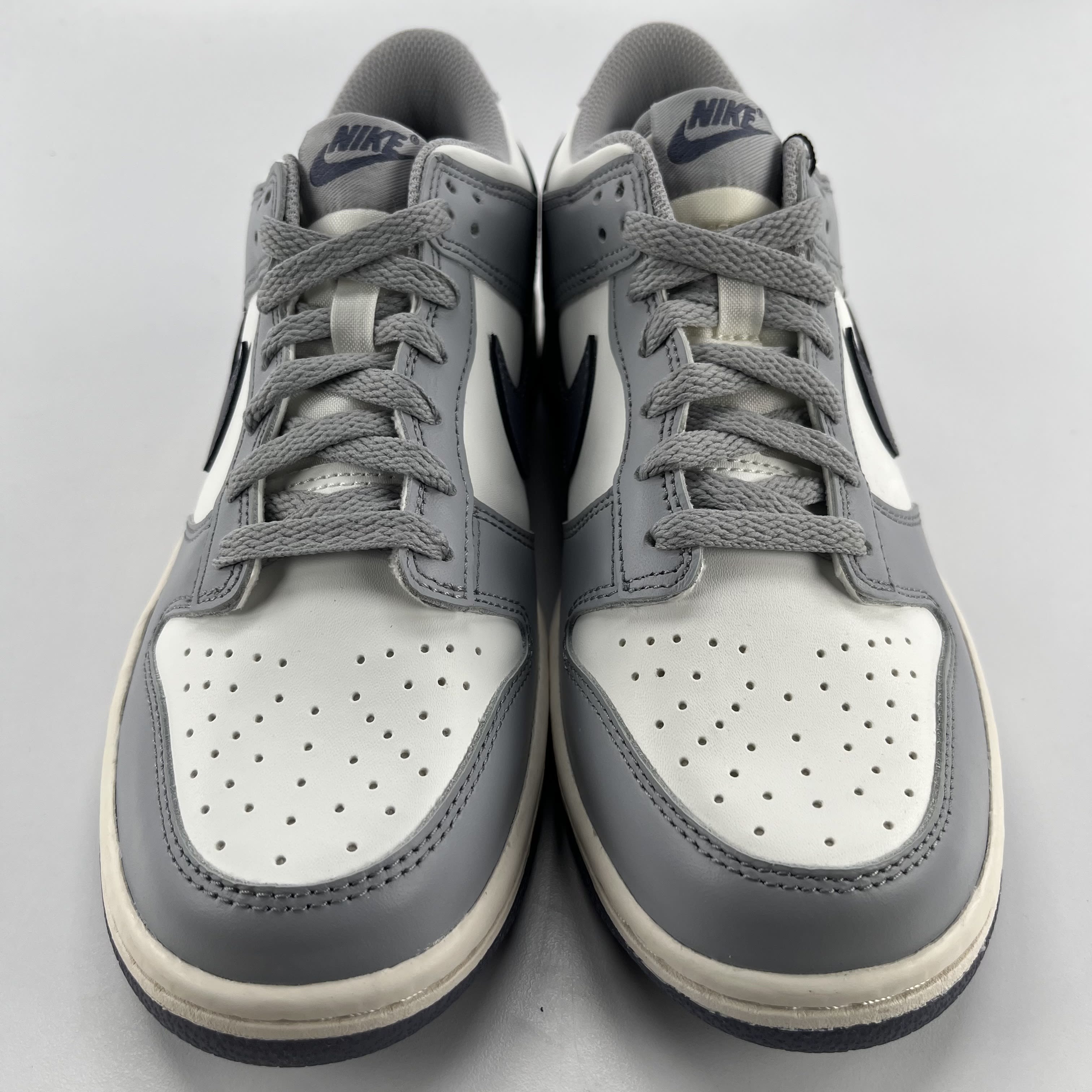 268080 Nike Dunk Low Platinum Tint Light Carbon (GS)