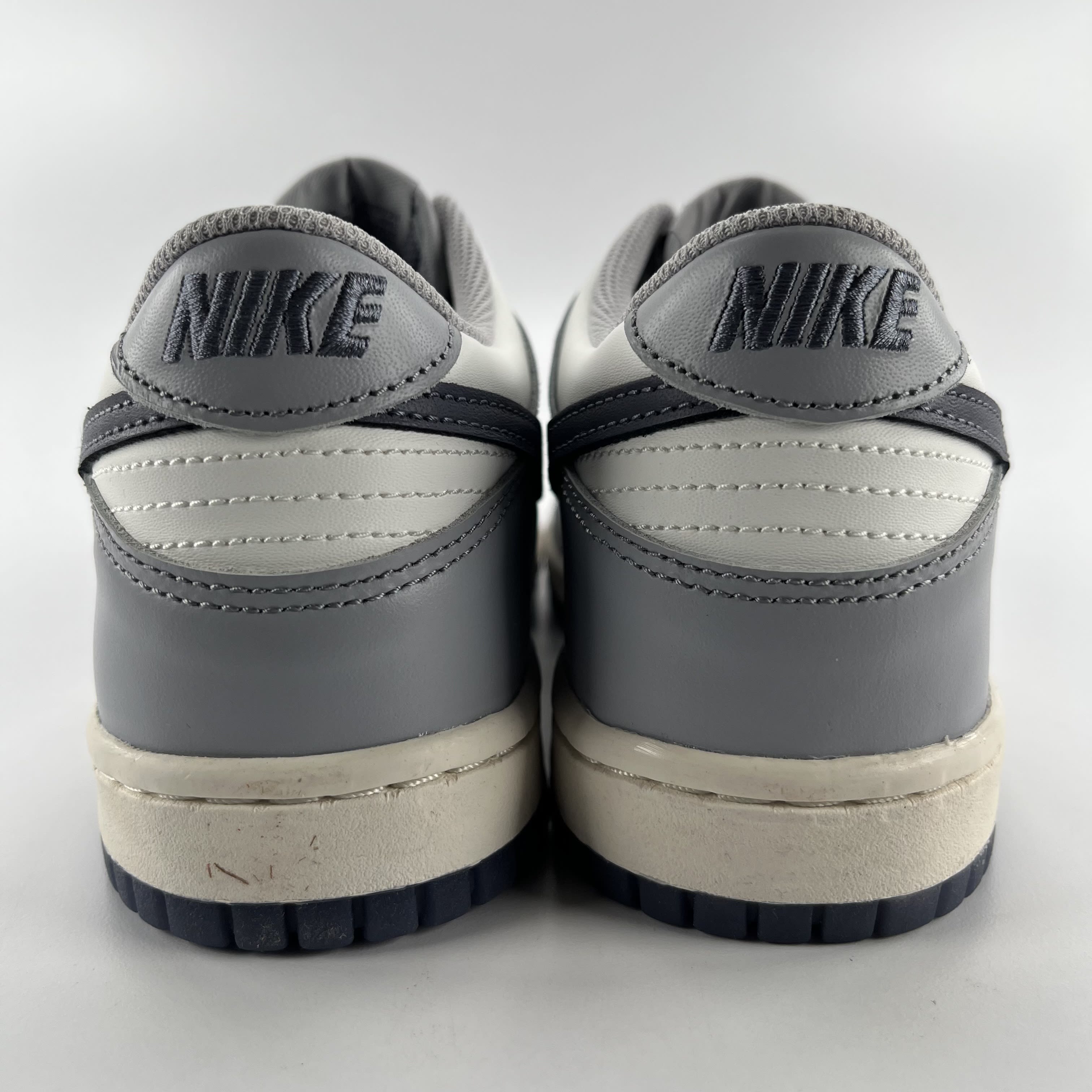 268080 Nike Dunk Low Platinum Tint Light Carbon (GS)