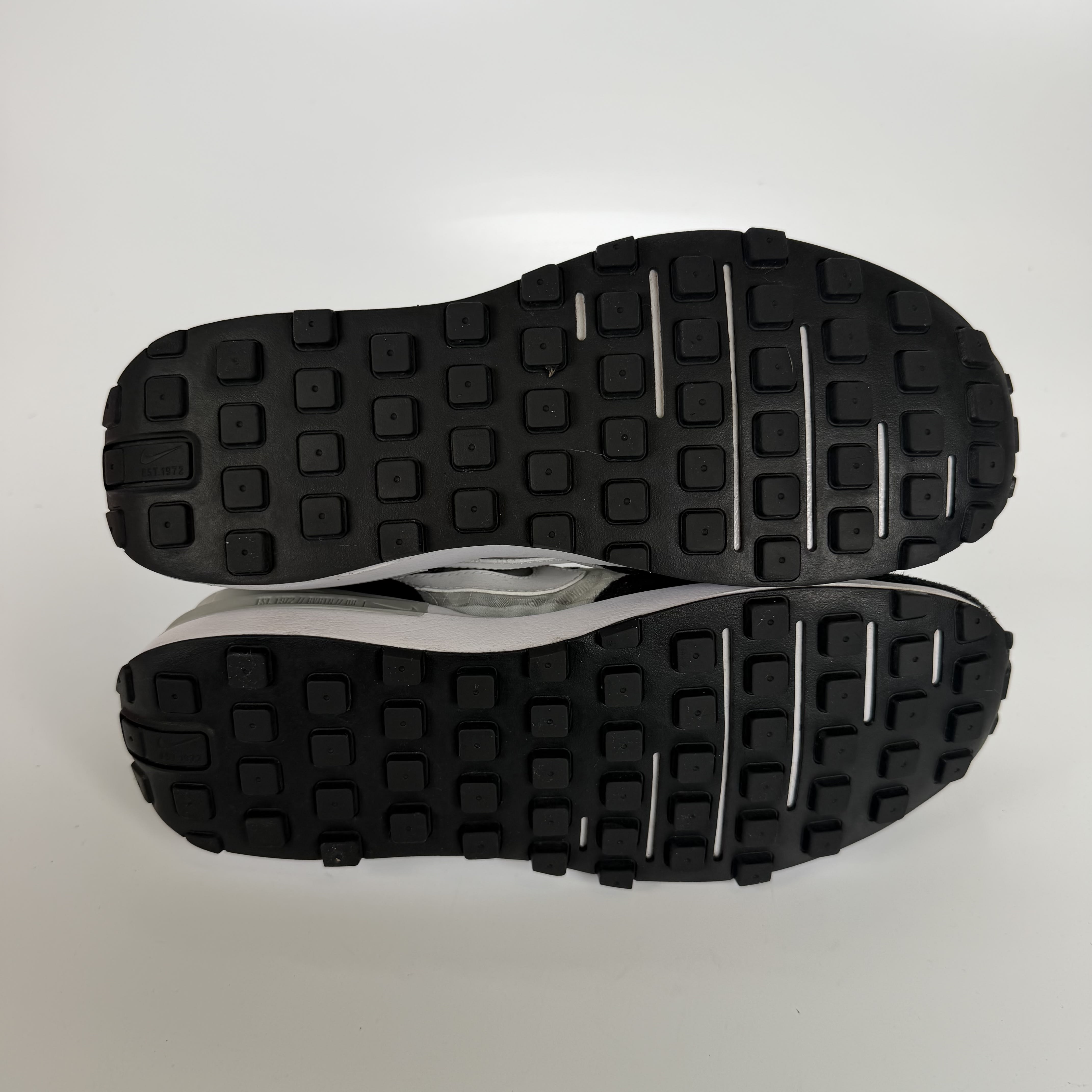 SP5734 Nike Waffle One SE Grey Fog