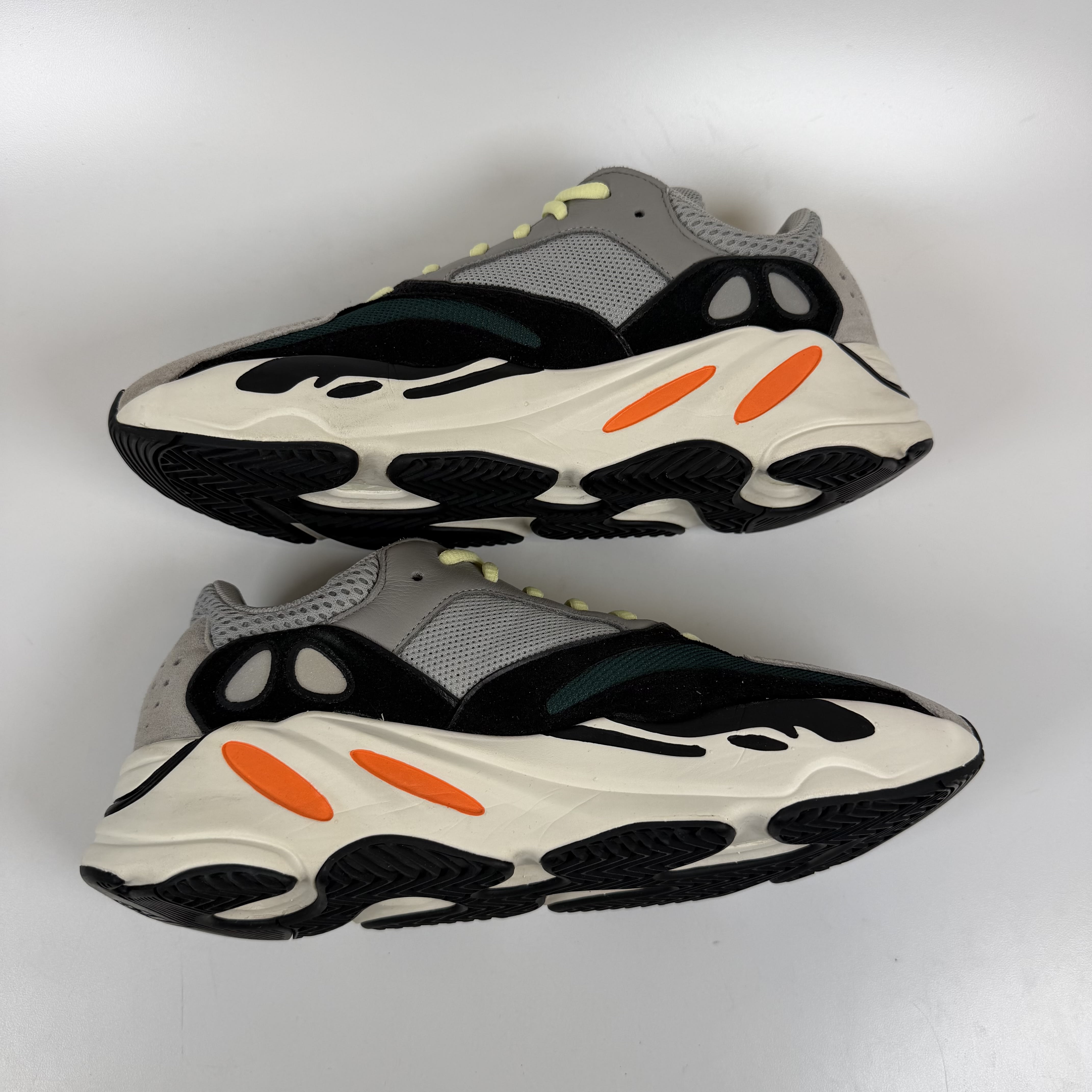 SP7337 adidas Yeezy Boost 700 Wave Runner