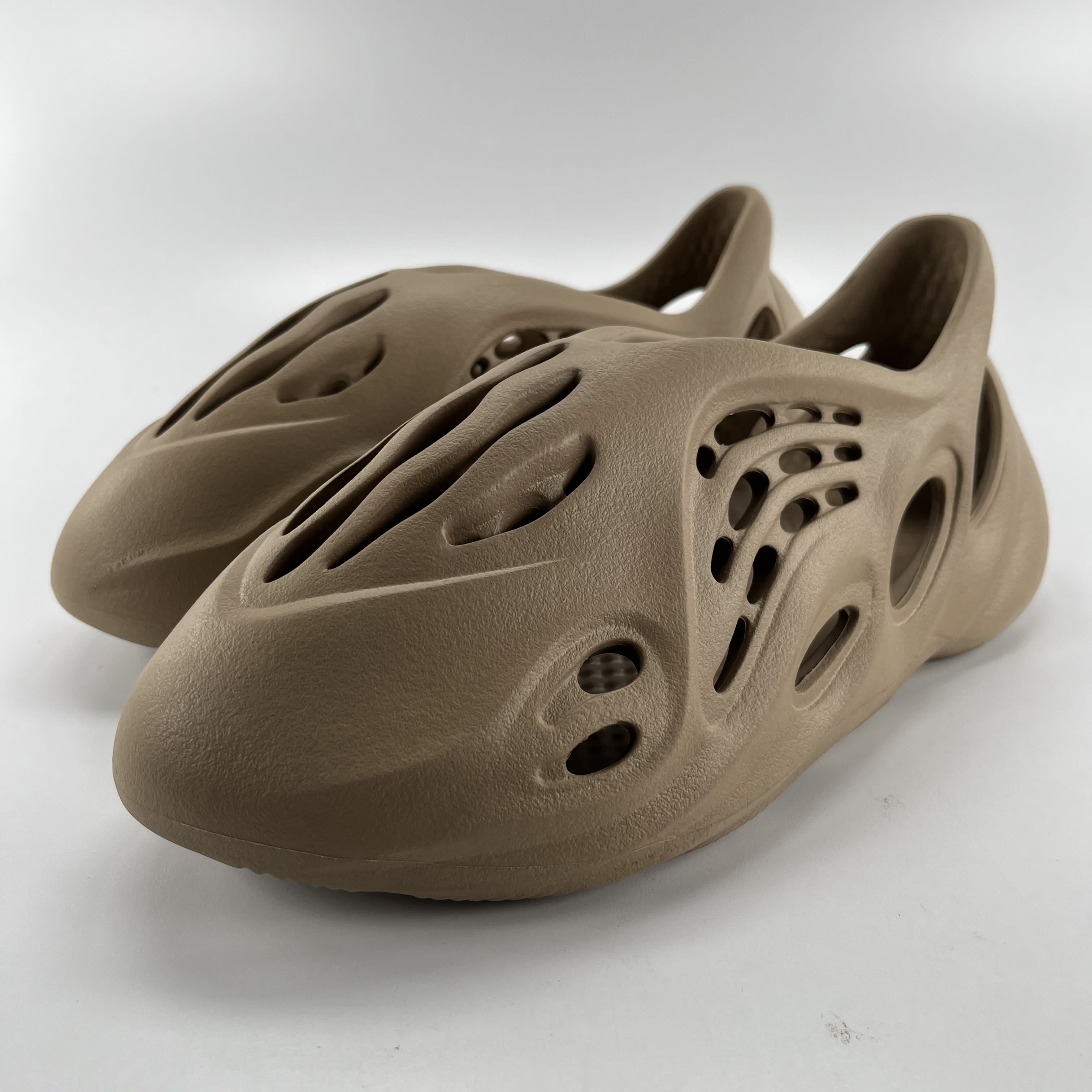 483343 adidas Yeezy Foam RNNR Ochre