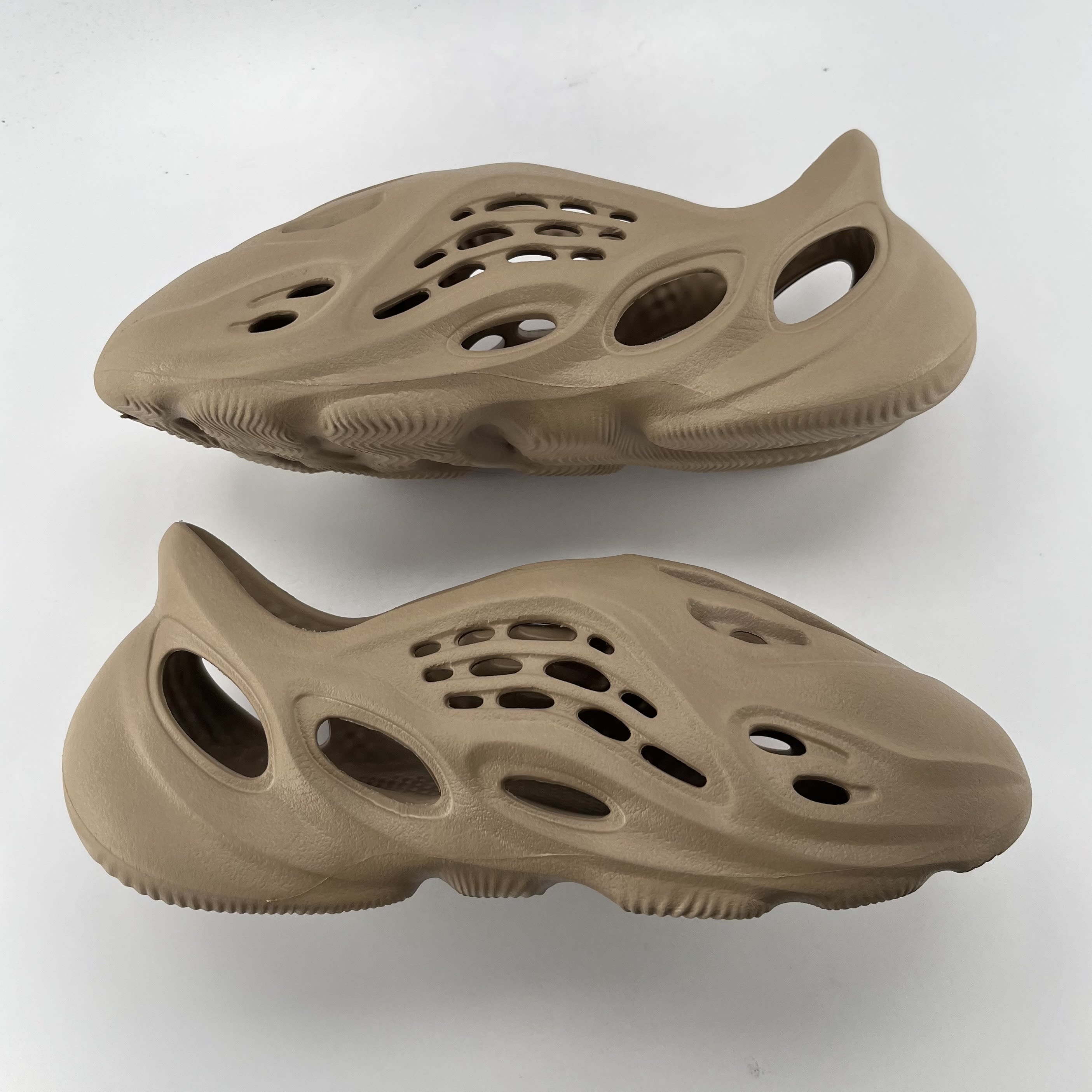 483343 adidas Yeezy Foam RNNR Ochre