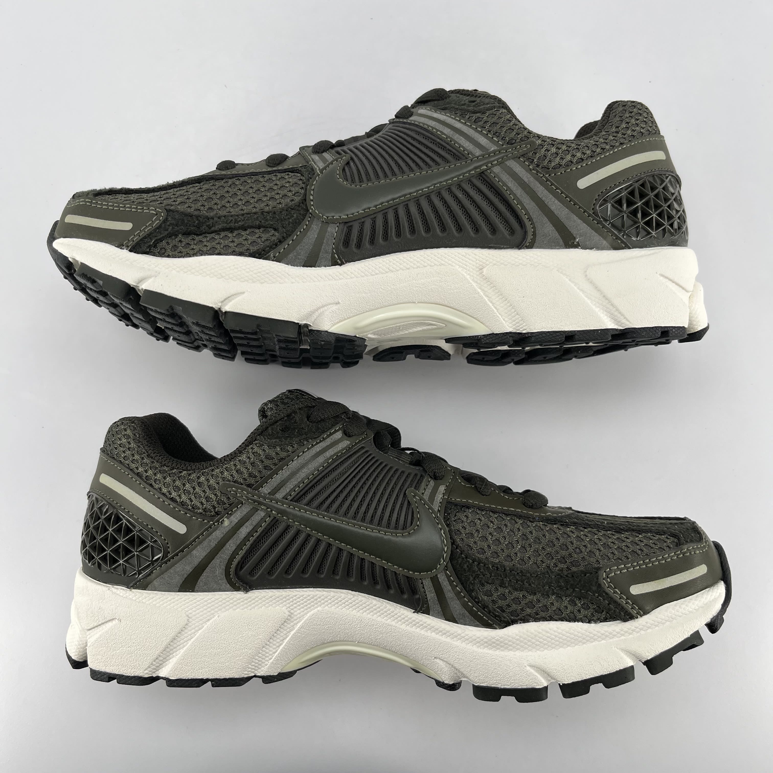 587730 Nike Zoom Vomero 5 Sequoia (Women's)