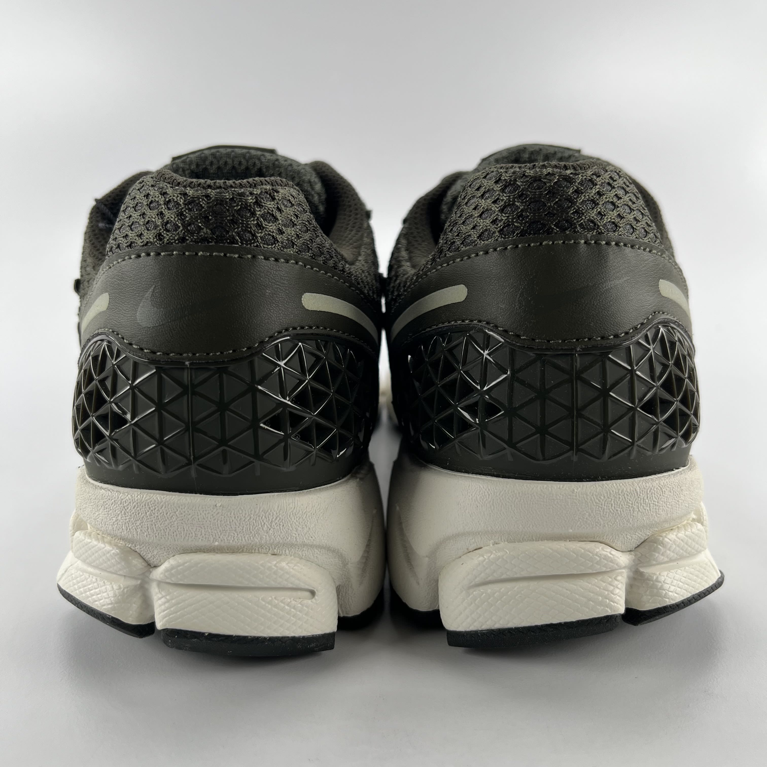 587730 Nike Zoom Vomero 5 Sequoia (Women's)