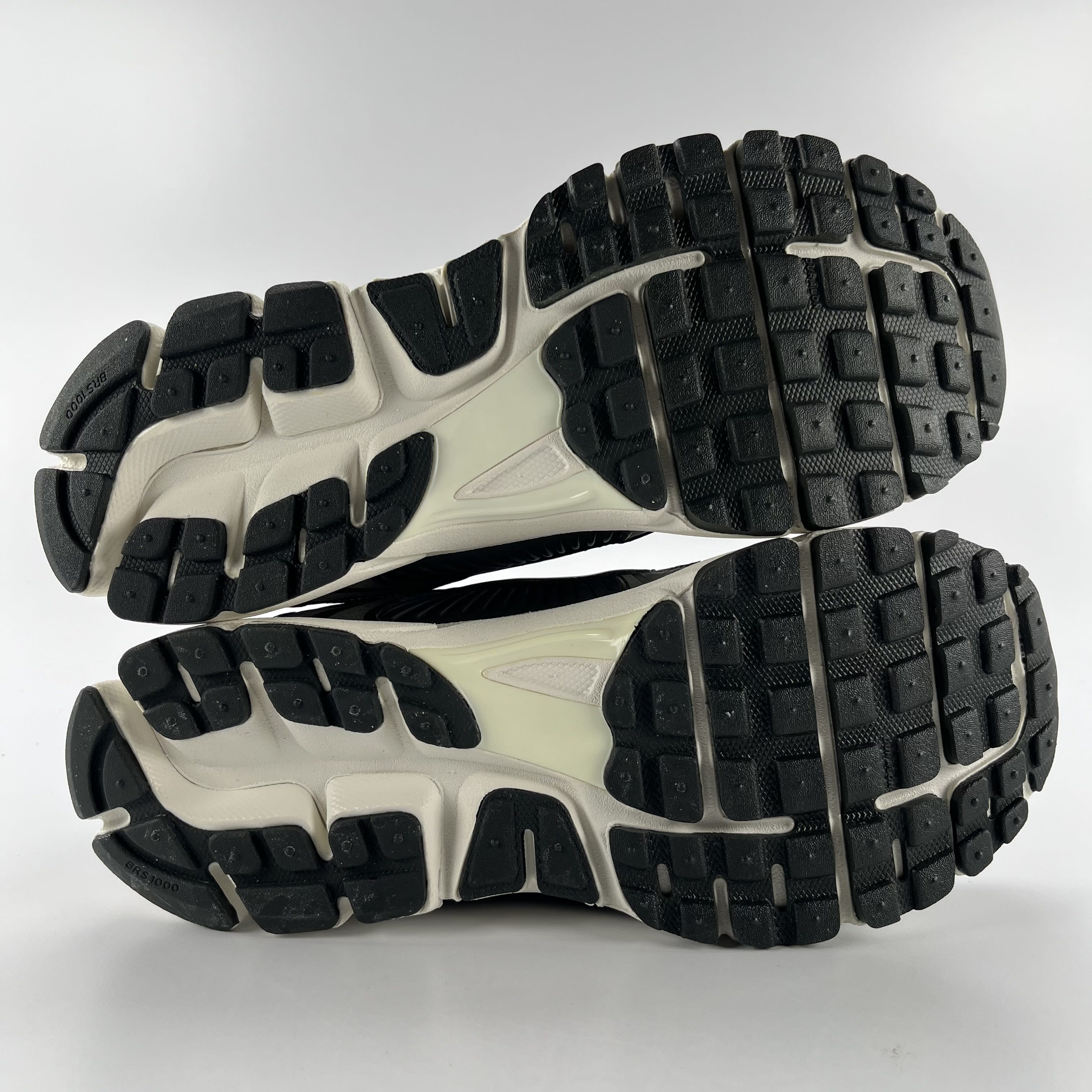 587730 Nike Zoom Vomero 5 Sequoia (Women's)