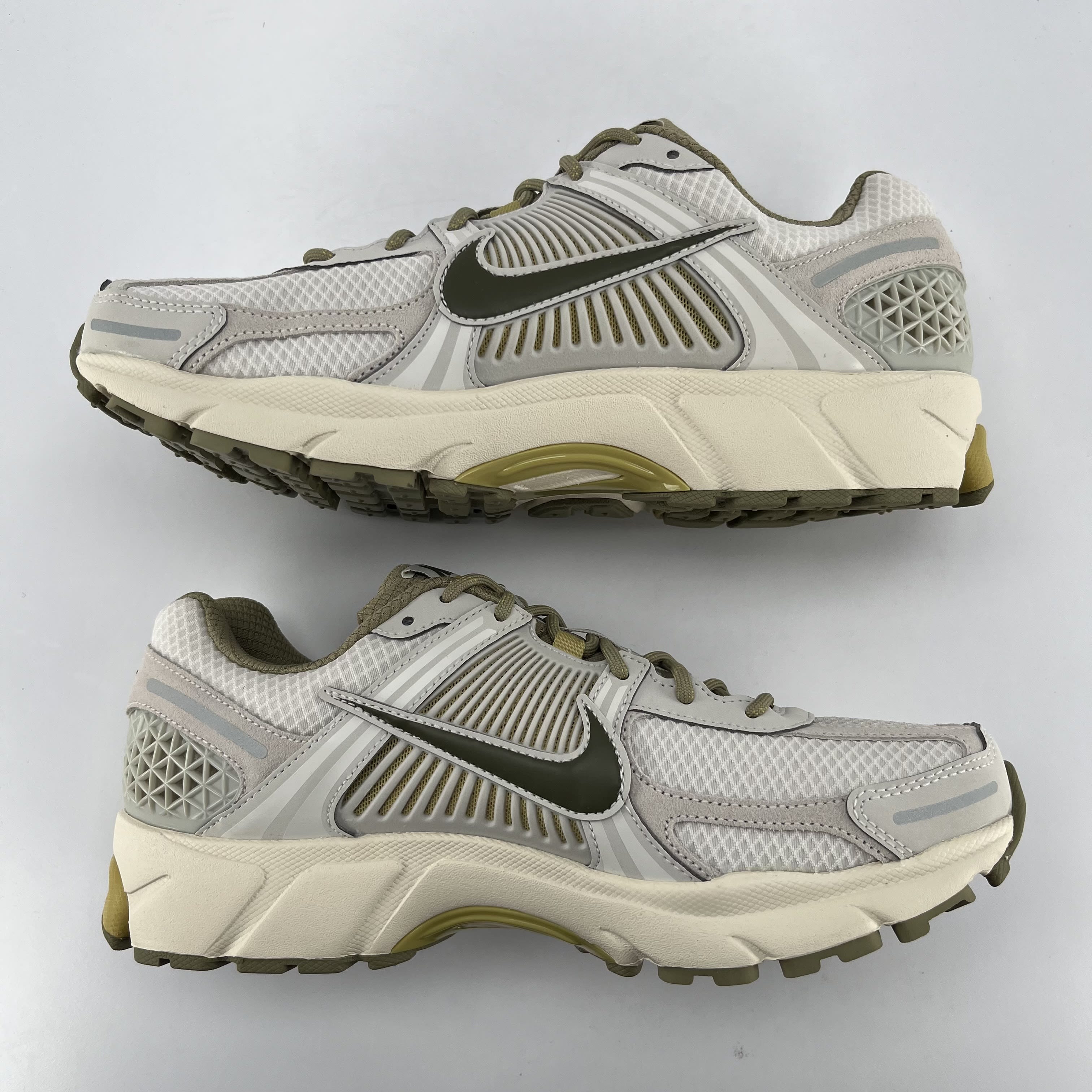 588736 Nike Zoom Vomero 5 SP Light Bone Neutral Olive