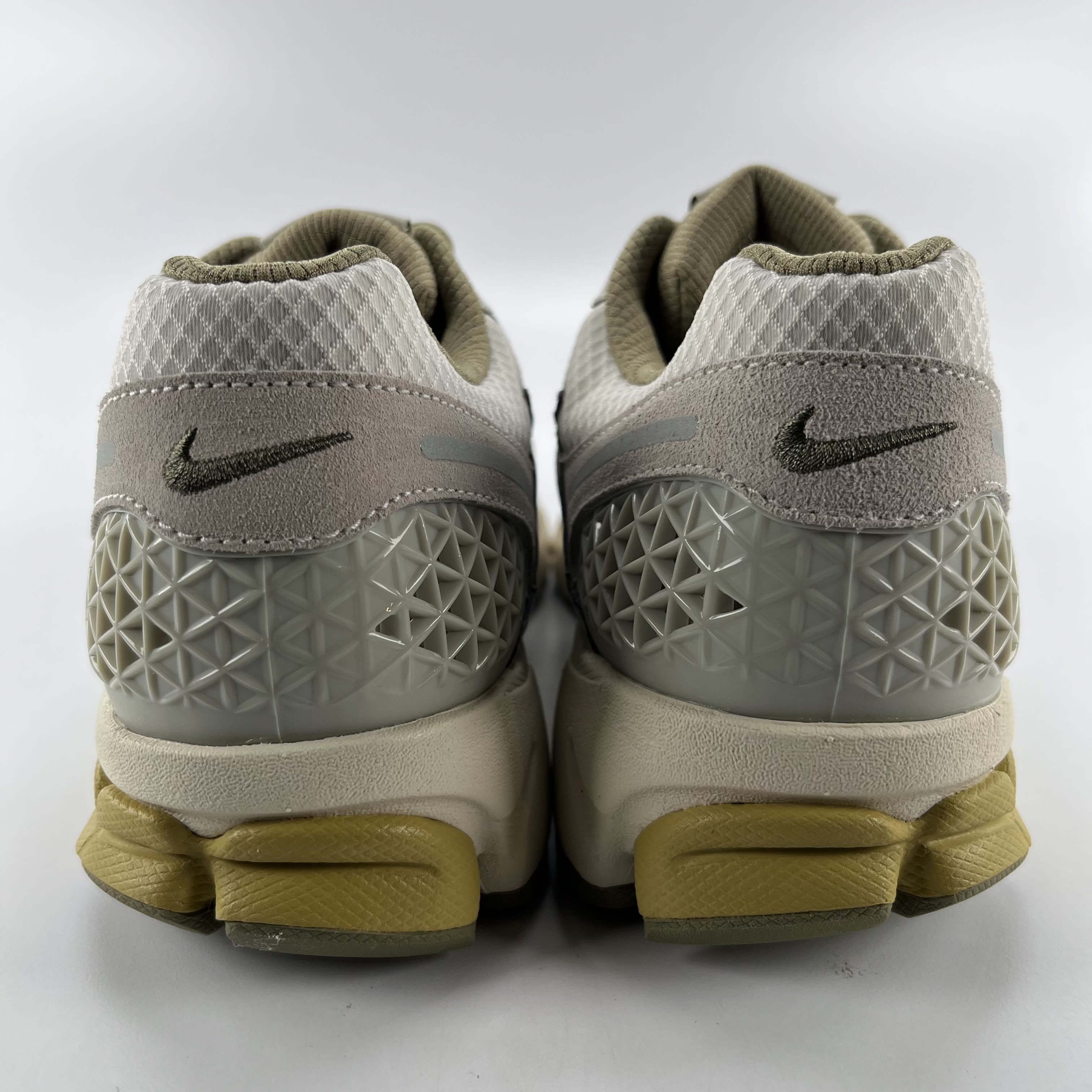 588736 Nike Zoom Vomero 5 SP Light Bone Neutral Olive