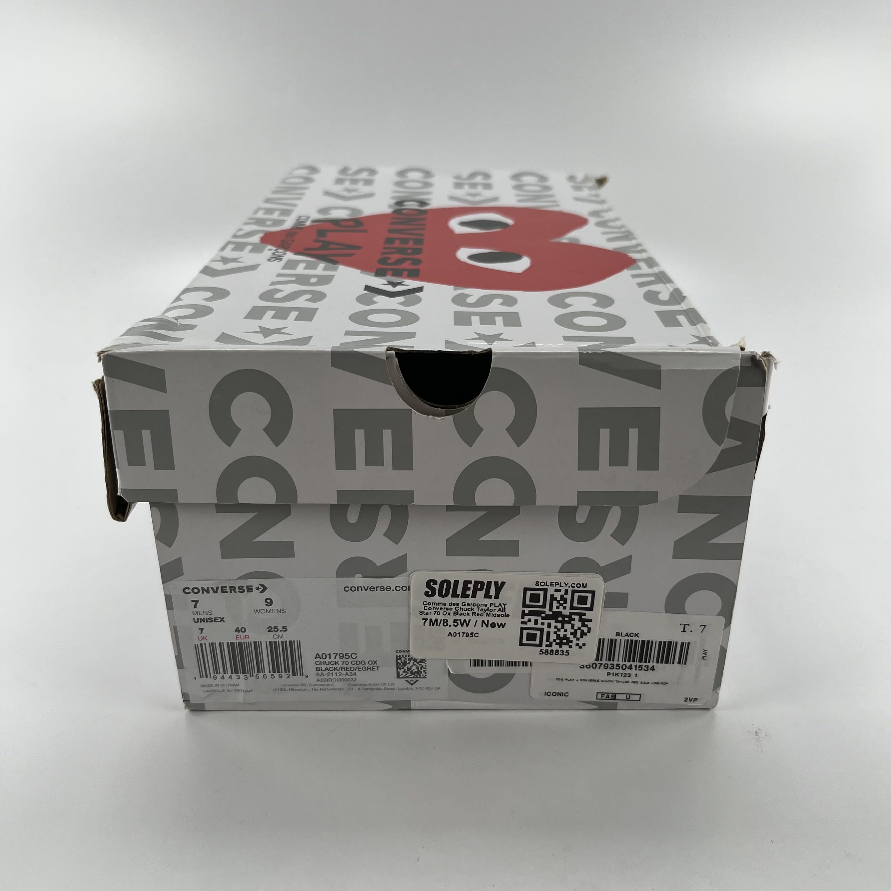 588835 Comme des Garcons PLAY Converse Chuck Taylor All Star 70 Ox Black Red Midsole