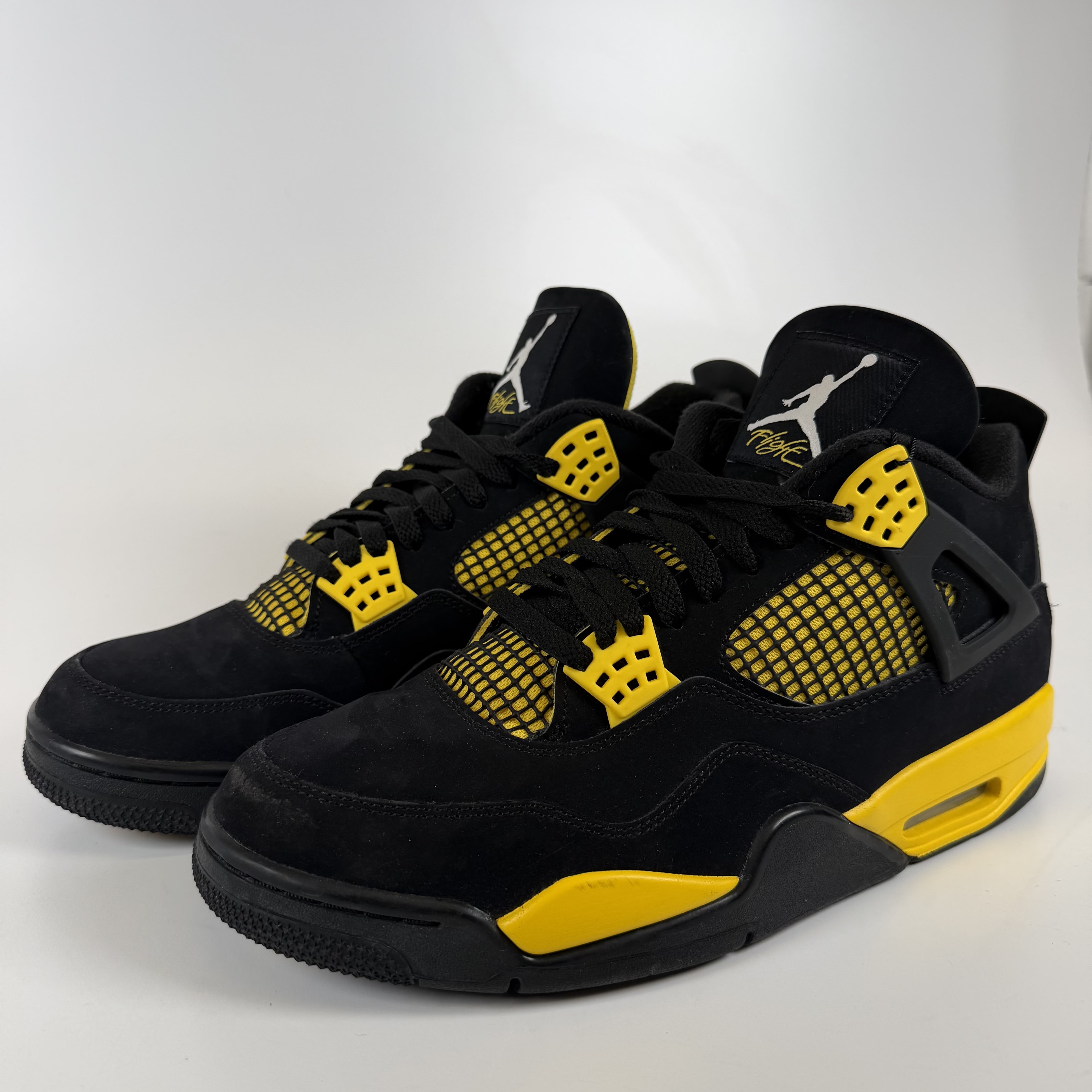 SP5572 Jordan 4 Retro Thunder (2023)