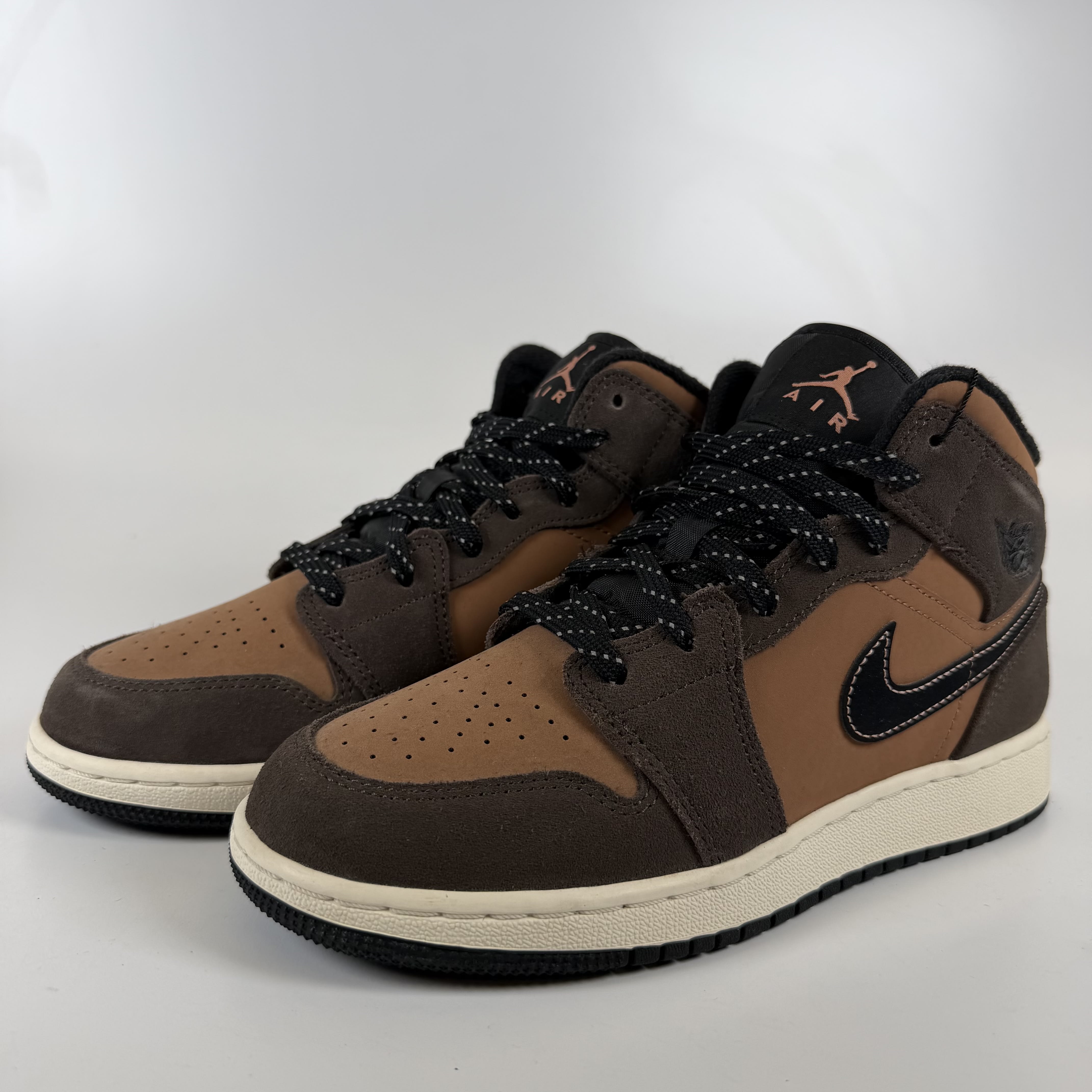 SP5653 Jordan 1 Mid SE Dark Chocolate (GS)