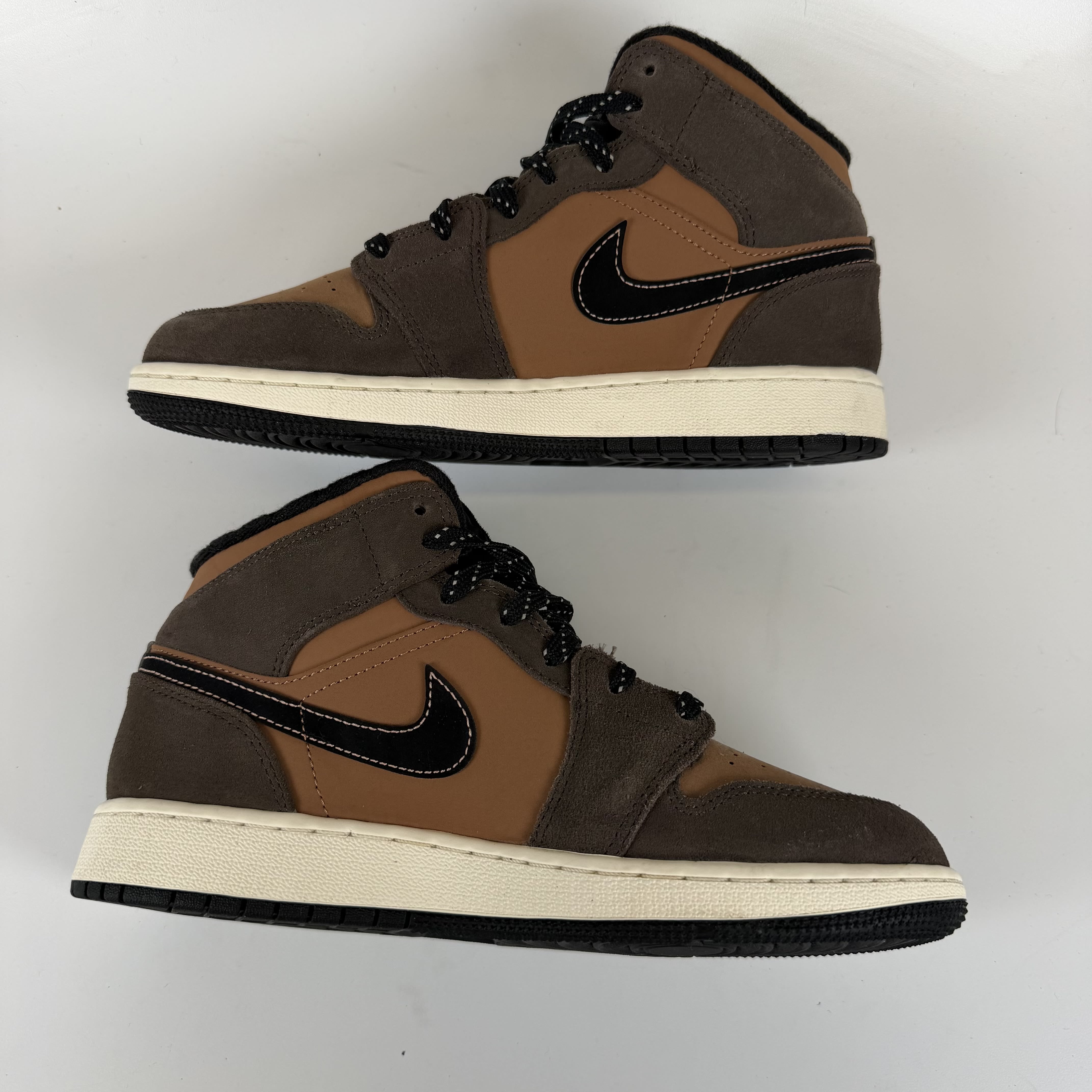 SP5653 Jordan 1 Mid SE Dark Chocolate (GS)