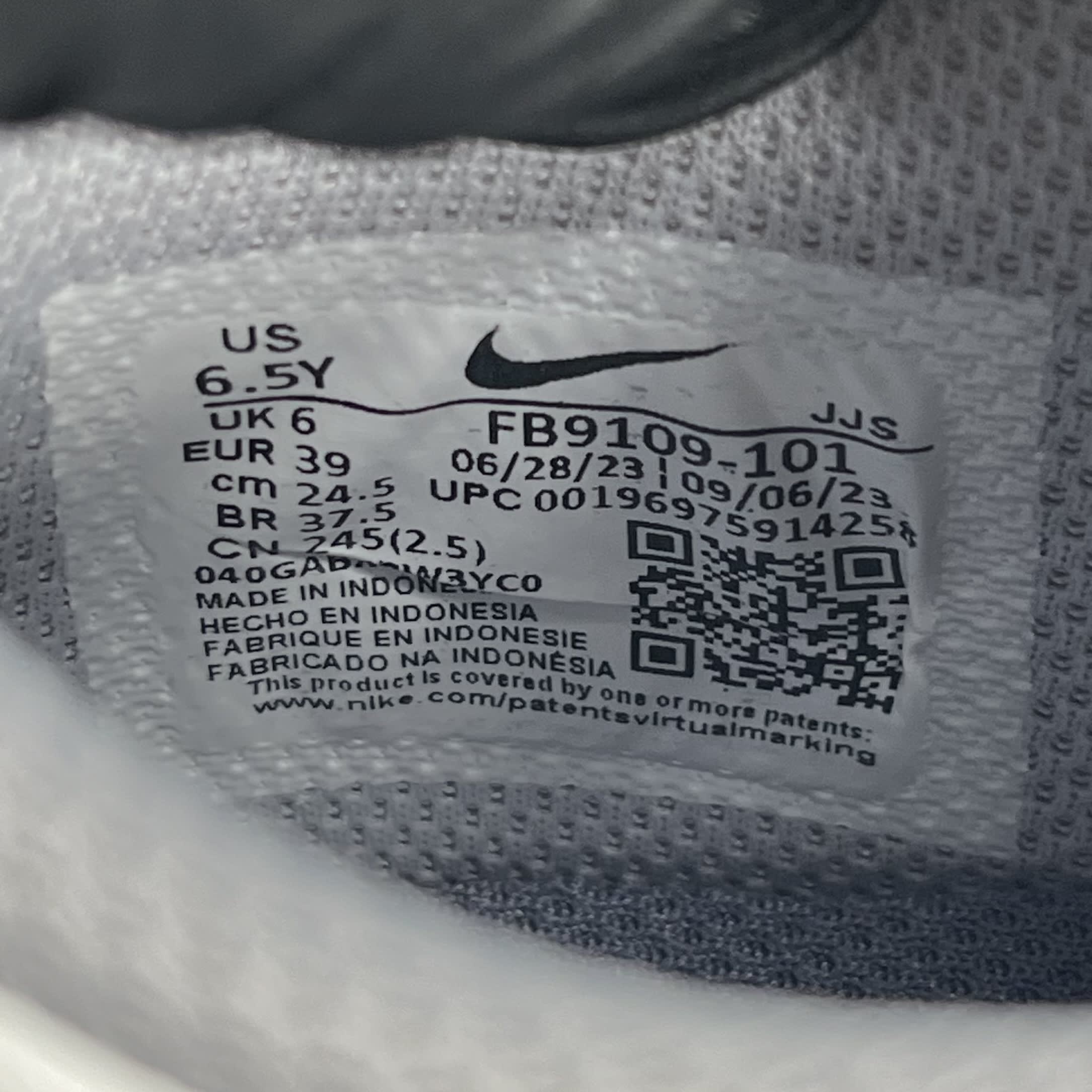 268075 Nike Dunk Low Platinum Tint Light Carbon (GS)