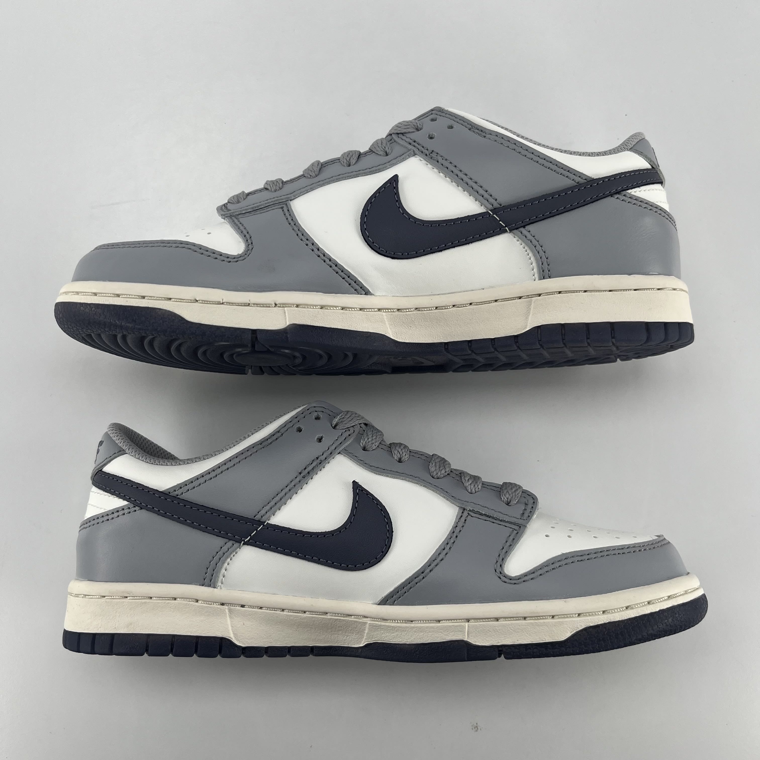 268075 Nike Dunk Low Platinum Tint Light Carbon (GS)