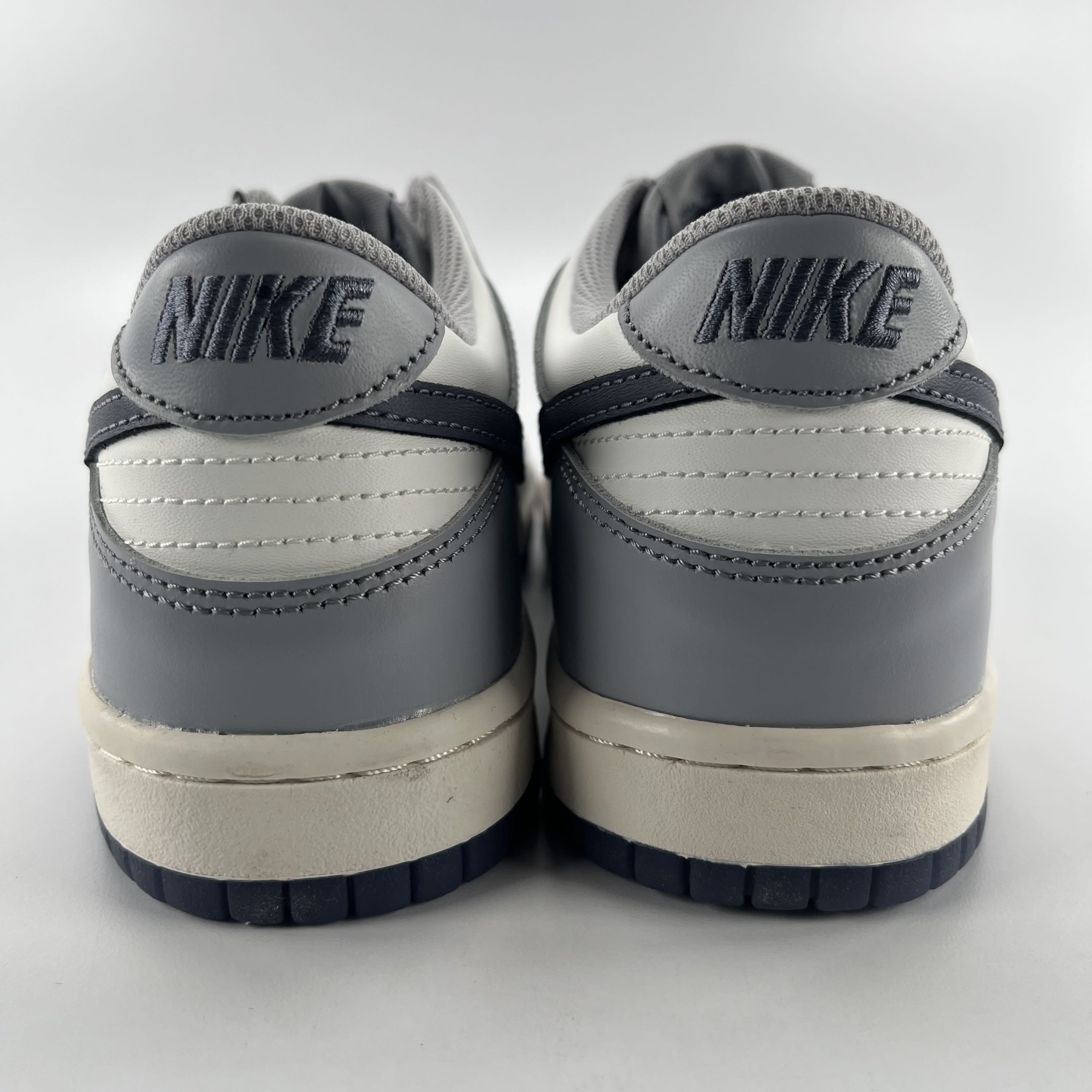 268075 Nike Dunk Low Platinum Tint Light Carbon (GS)