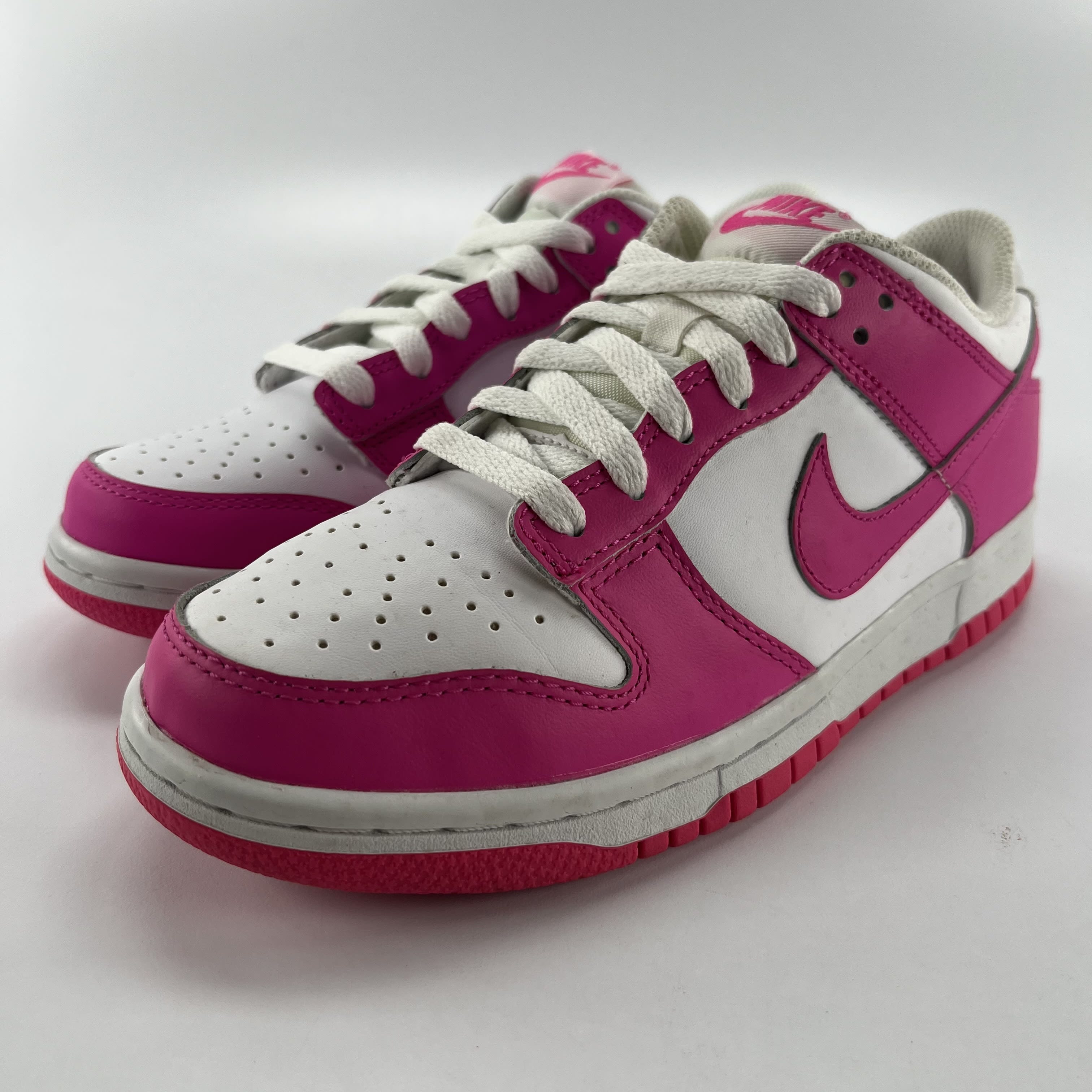 269384 Nike Dunk Low Laser Fuchsia (GS)