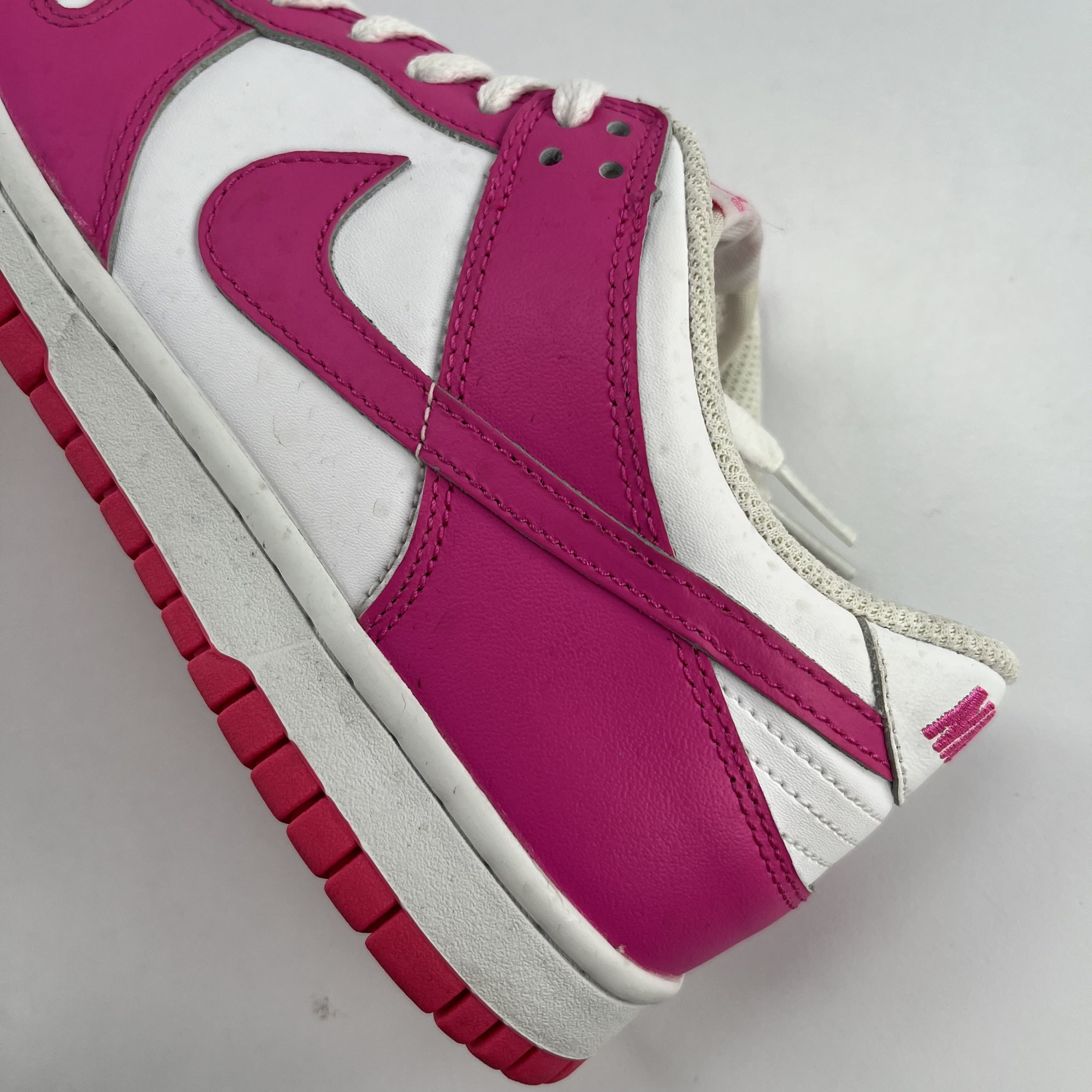 269384 Nike Dunk Low Laser Fuchsia (GS)