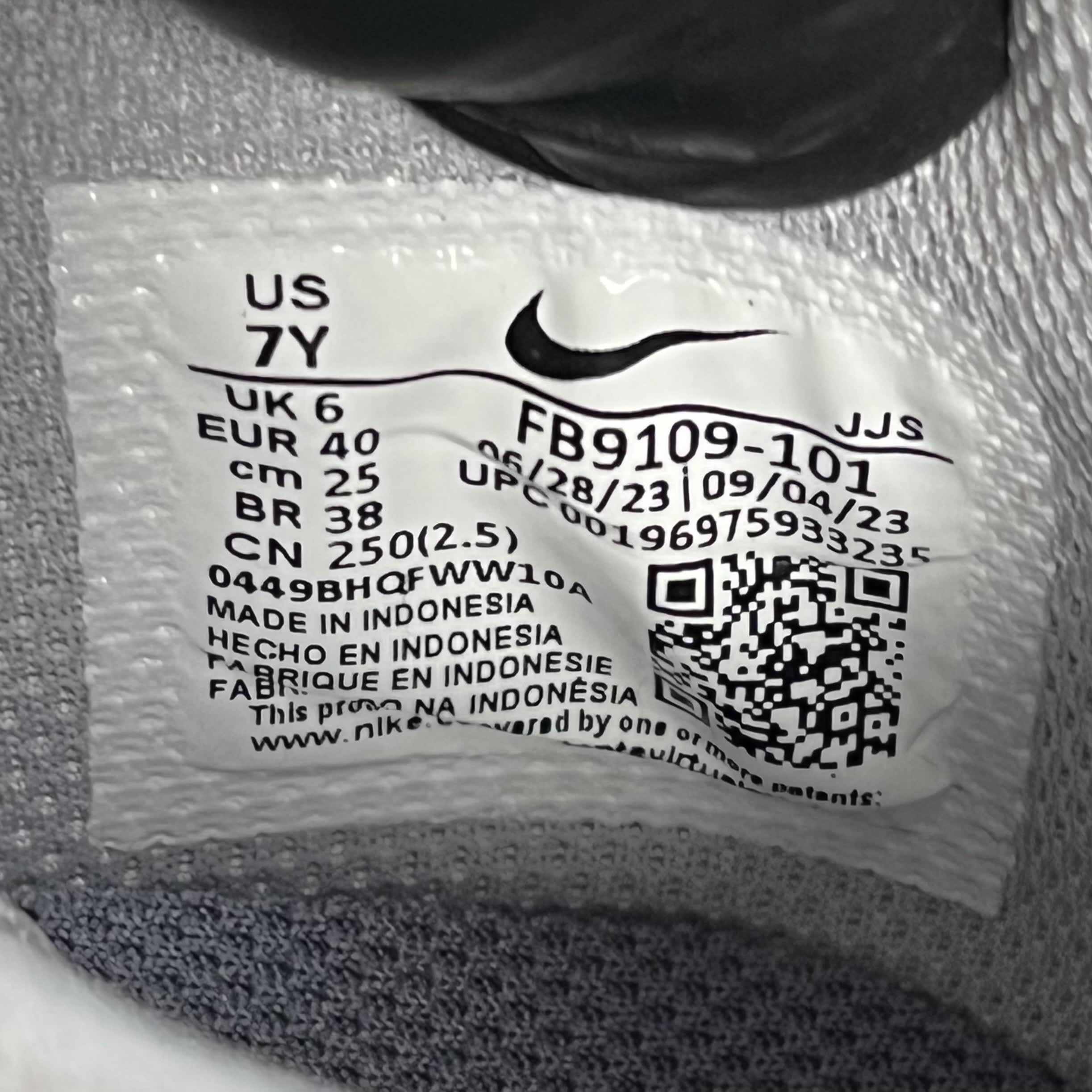 268081 Nike Dunk Low Platinum Tint Light Carbon (GS)