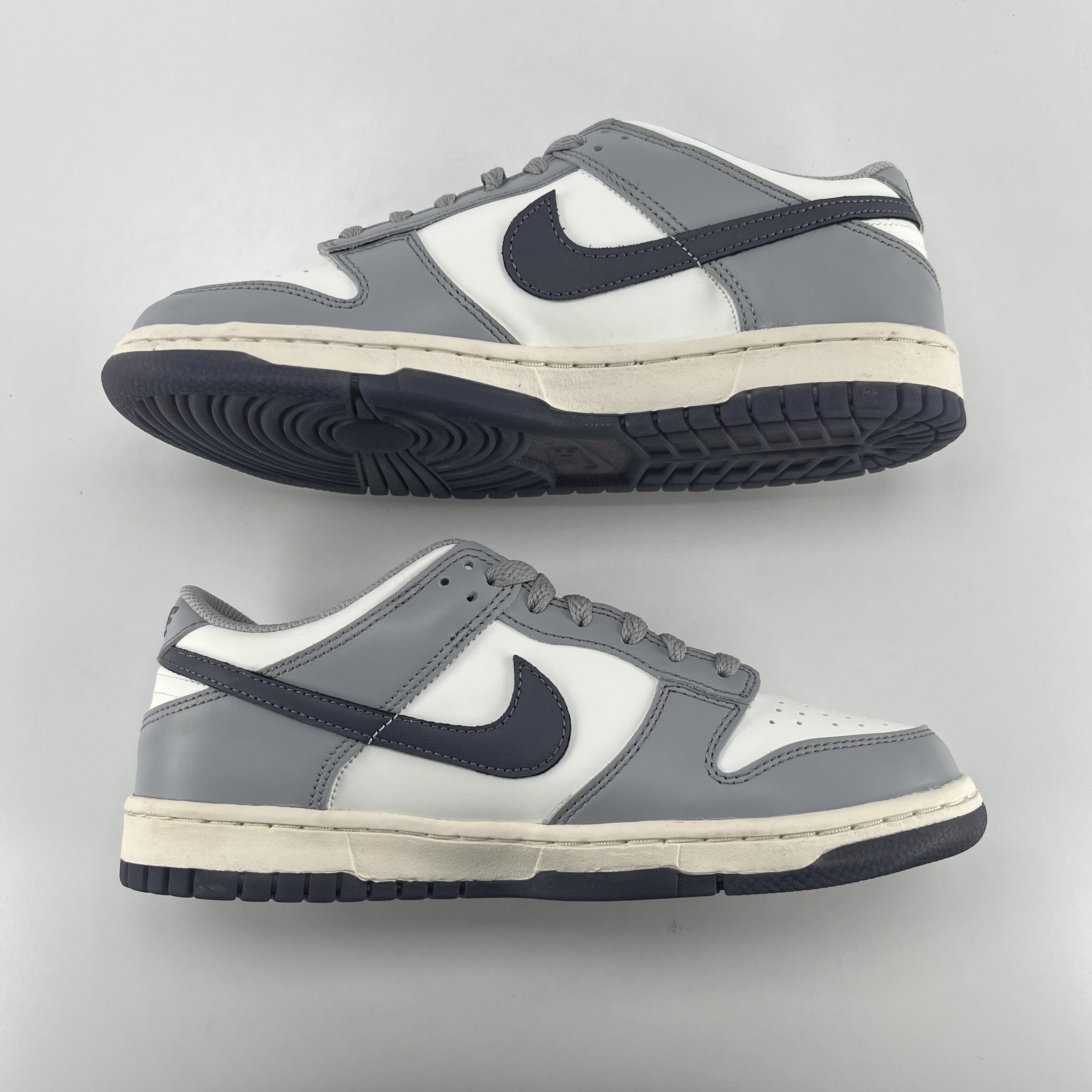 268081 Nike Dunk Low Platinum Tint Light Carbon (GS)