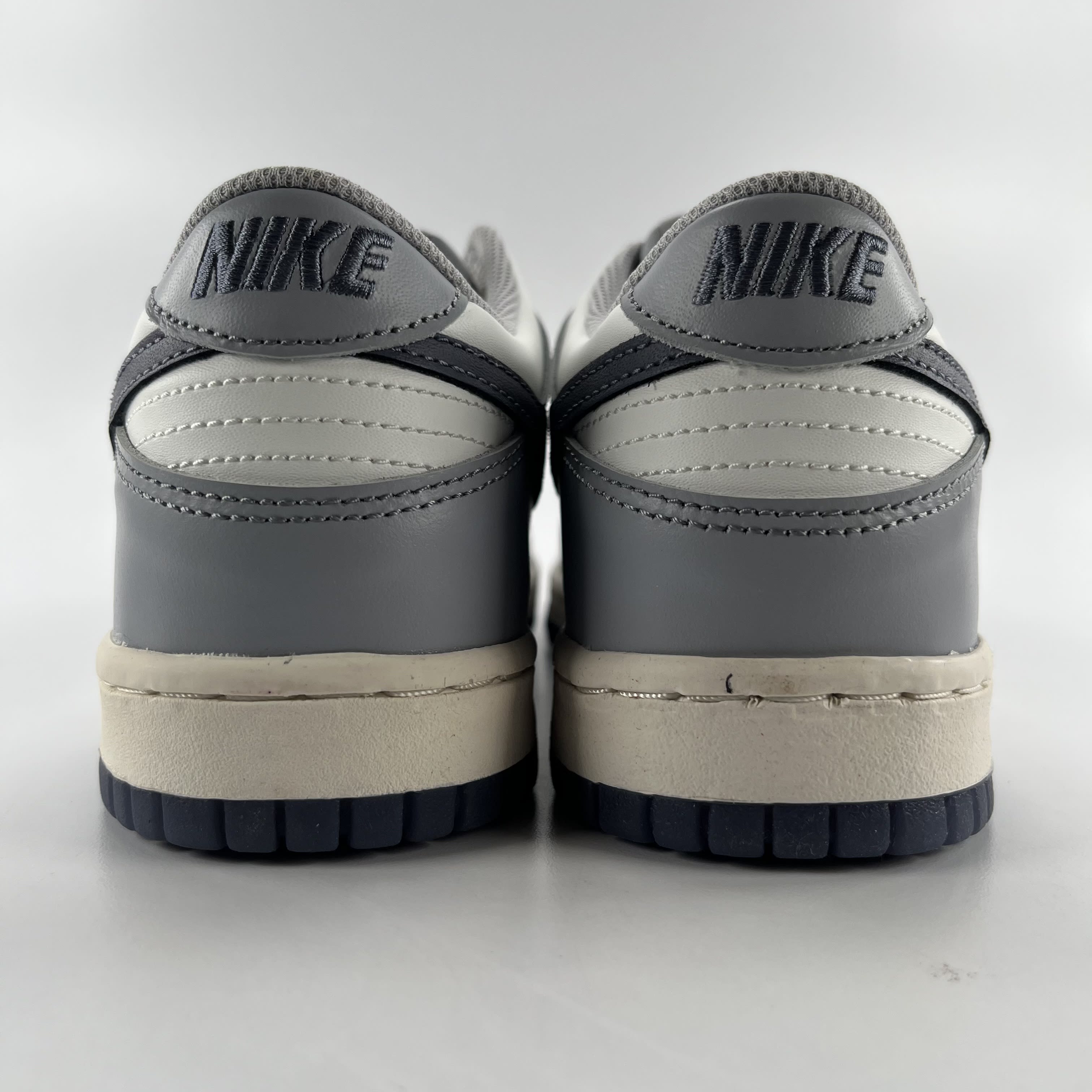 268081 Nike Dunk Low Platinum Tint Light Carbon (GS)