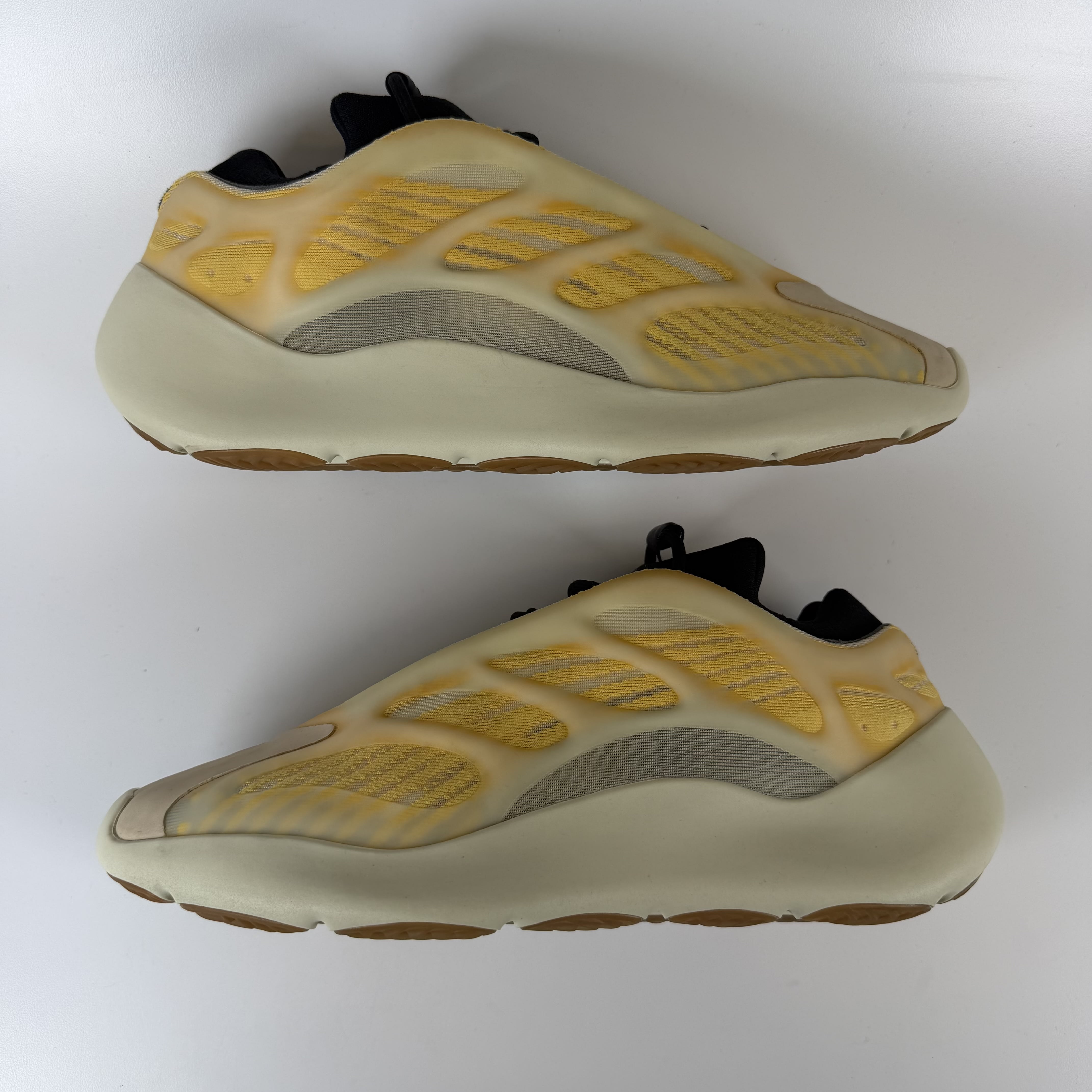 SP5324 Yeezy 700 V3 'Mono Safflower'
