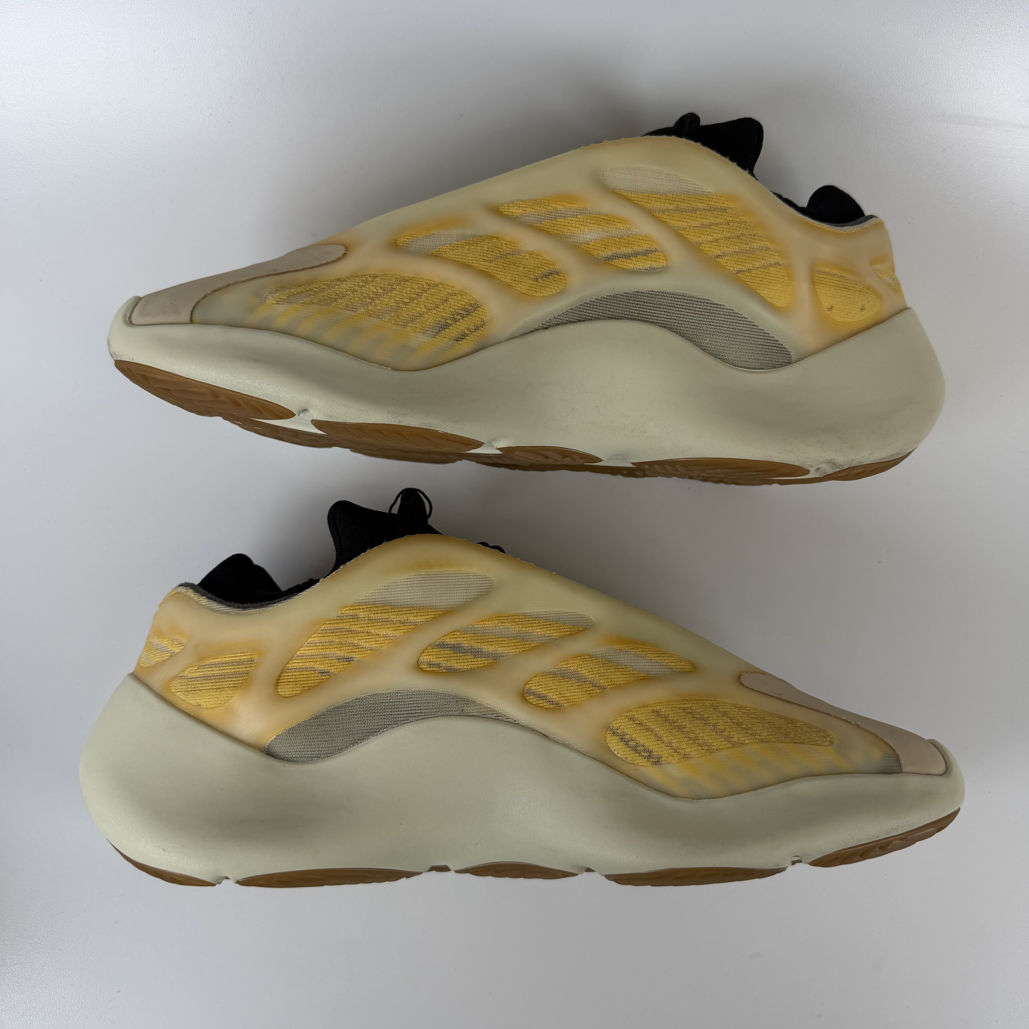 SP5324 Yeezy 700 V3 'Mono Safflower'