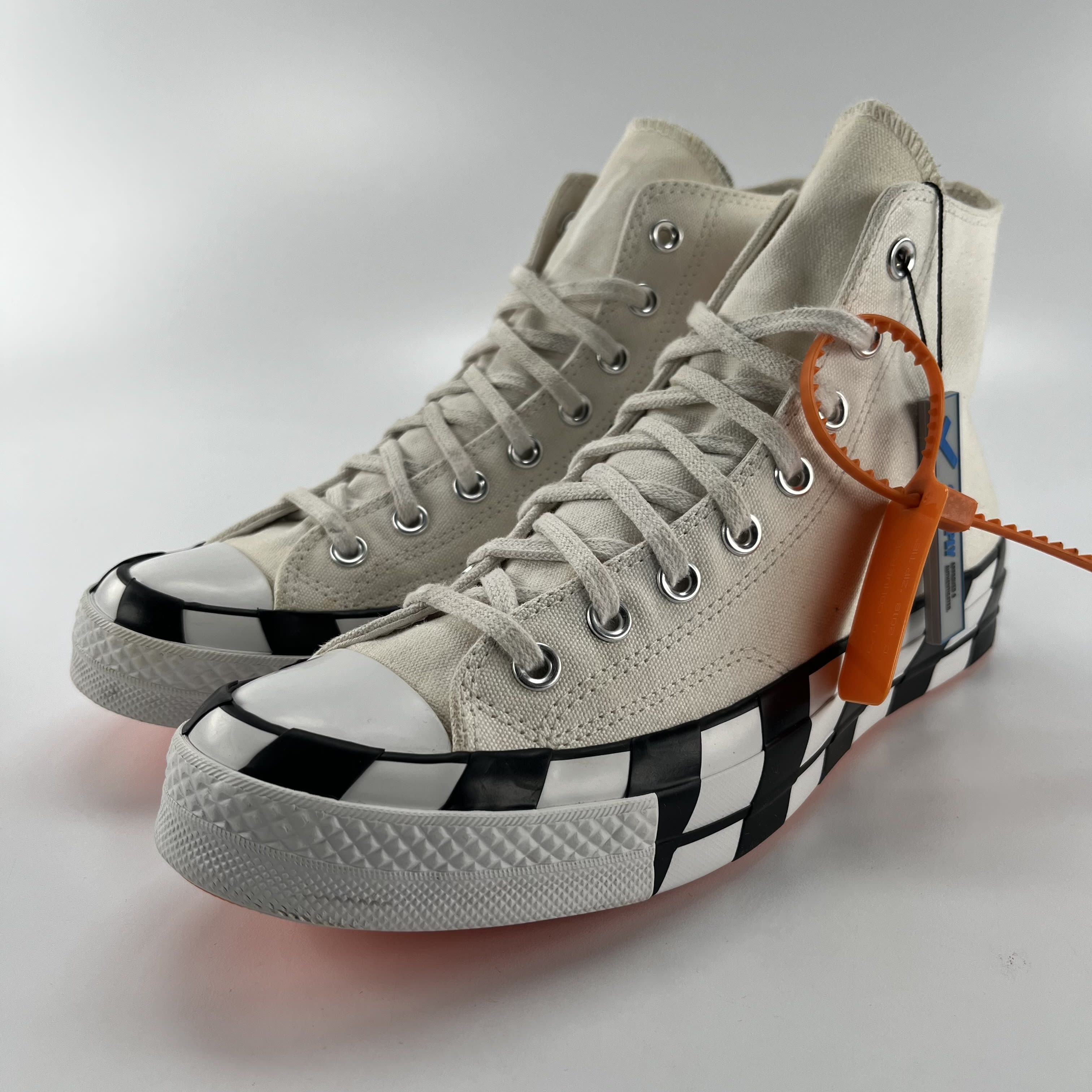 382899 Off-White x Chuck 70 White