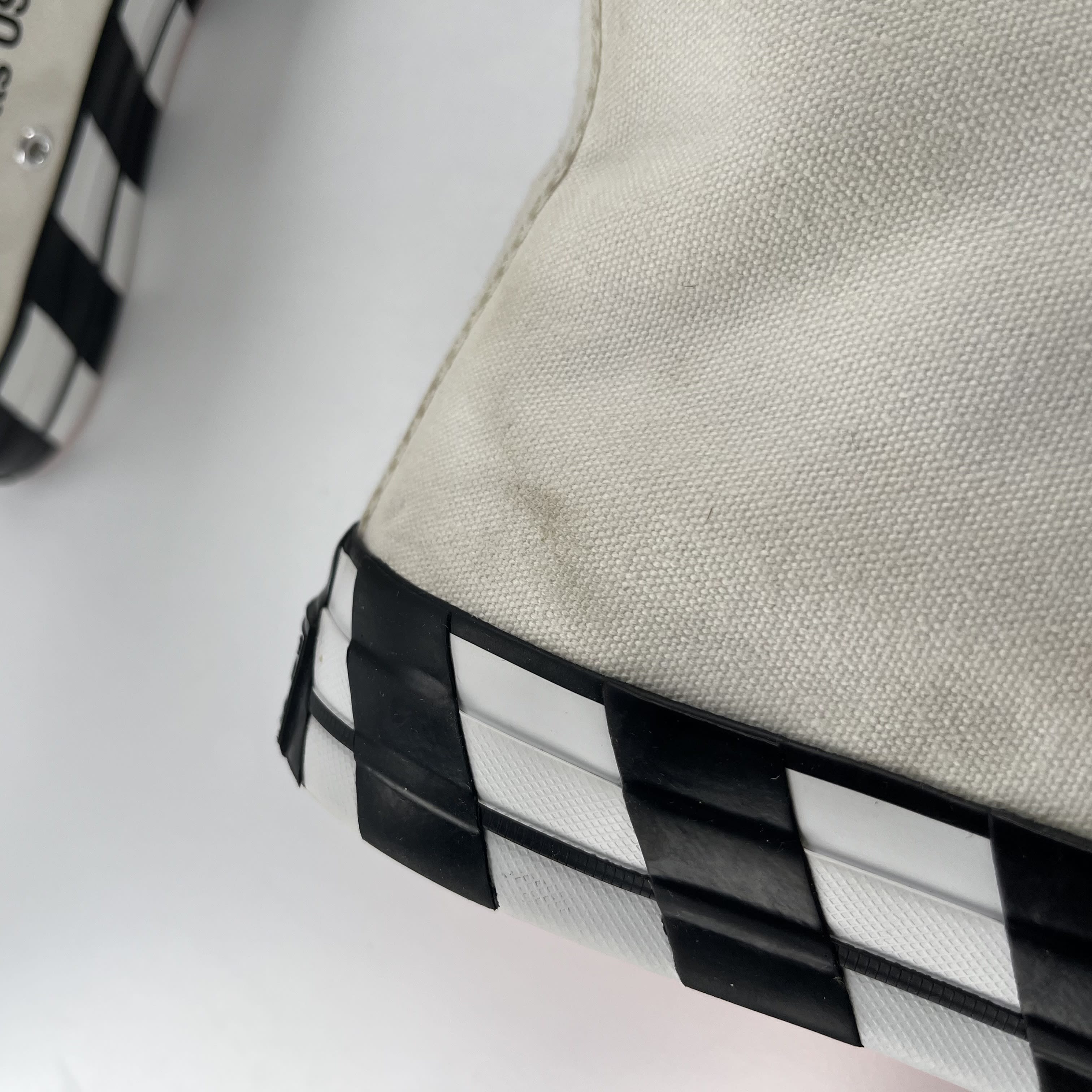 382899 Off-White x Chuck 70 White