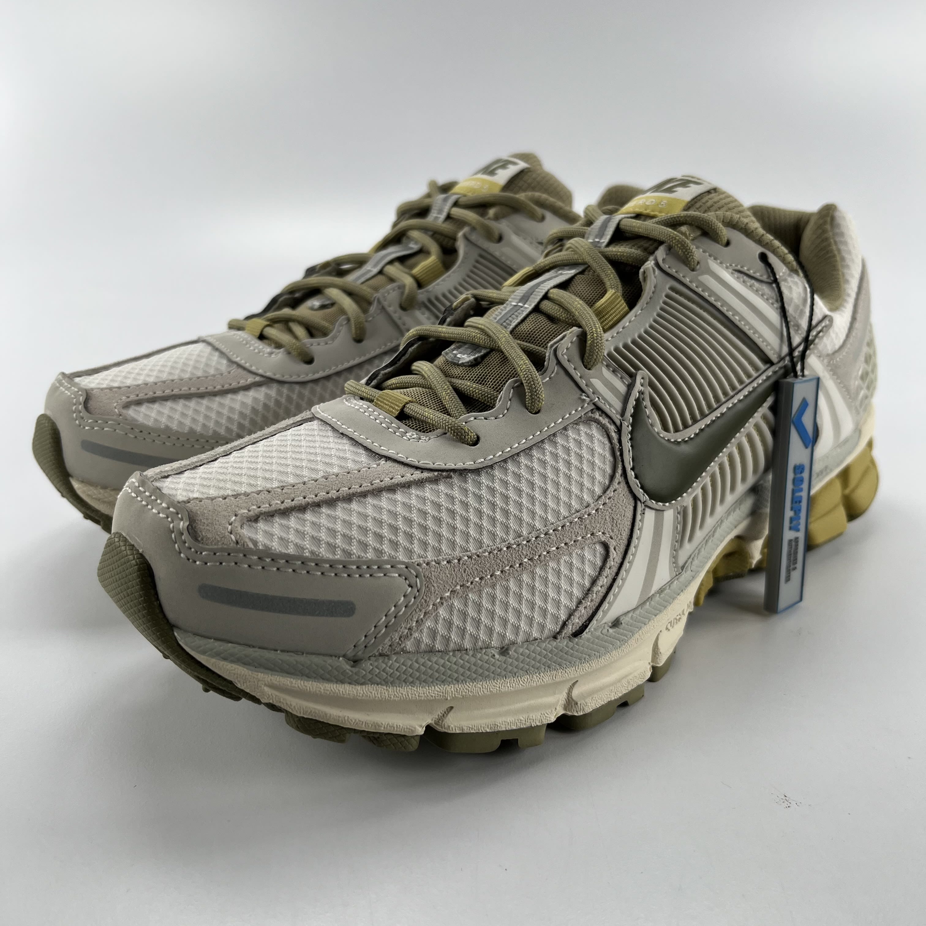 587733 Nike Zoom Vomero 5 SP Light Bone Neutral Olive