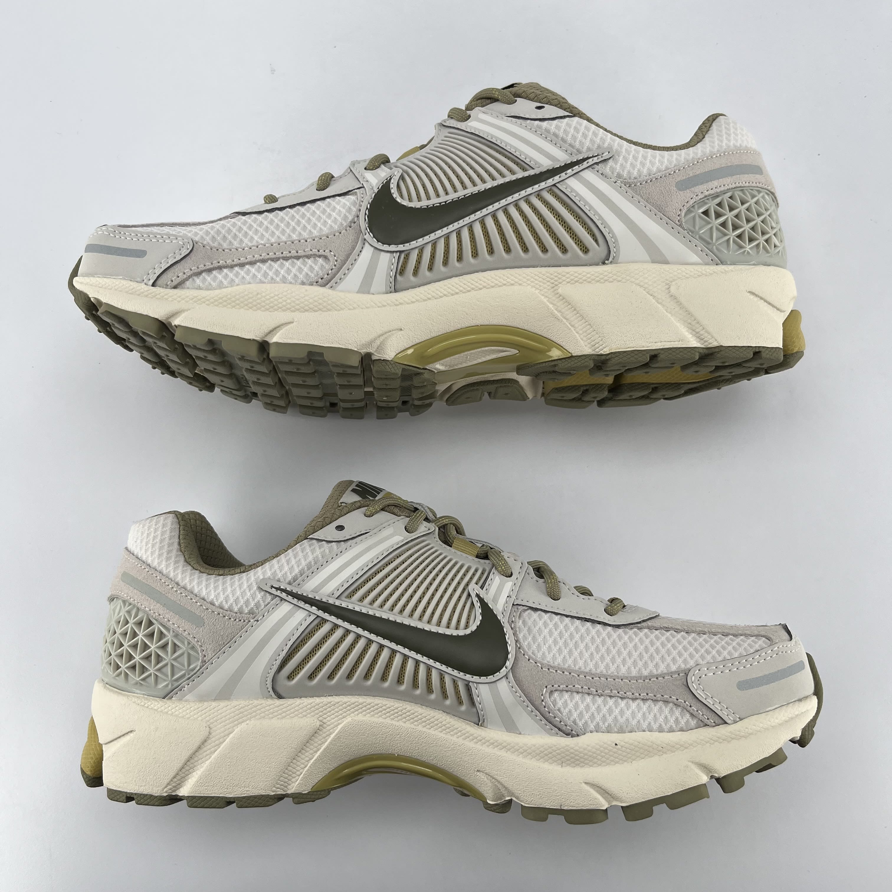 587733 Nike Zoom Vomero 5 SP Light Bone Neutral Olive
