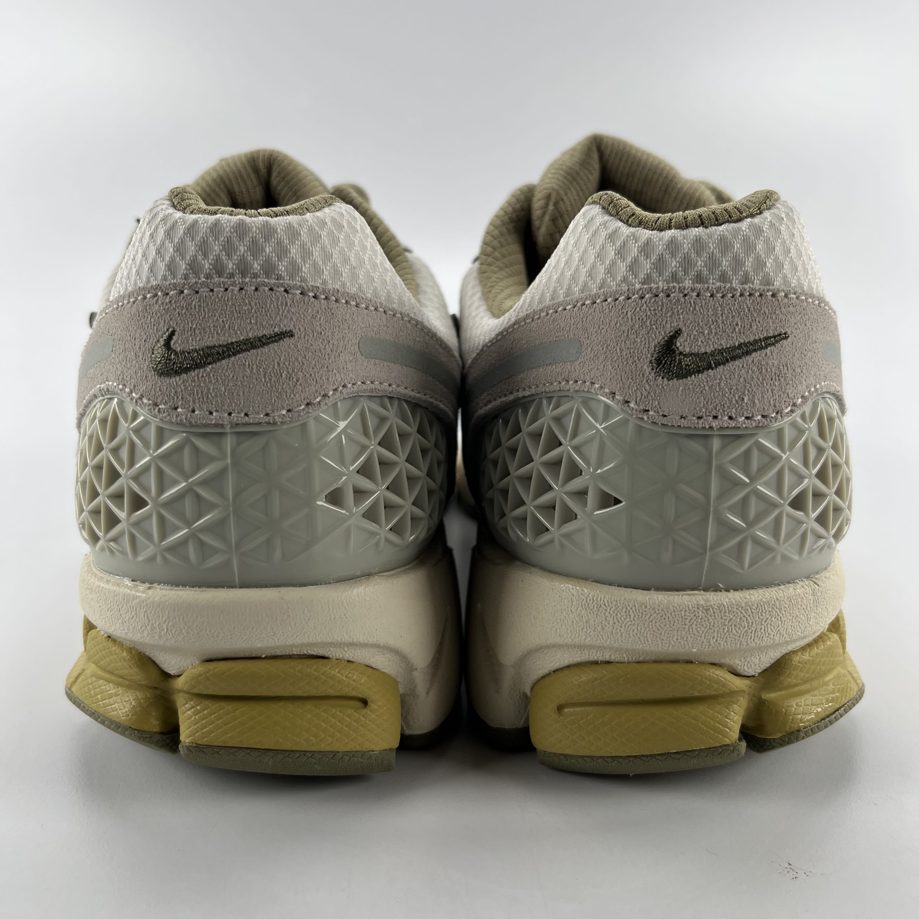 587733 Nike Zoom Vomero 5 SP Light Bone Neutral Olive