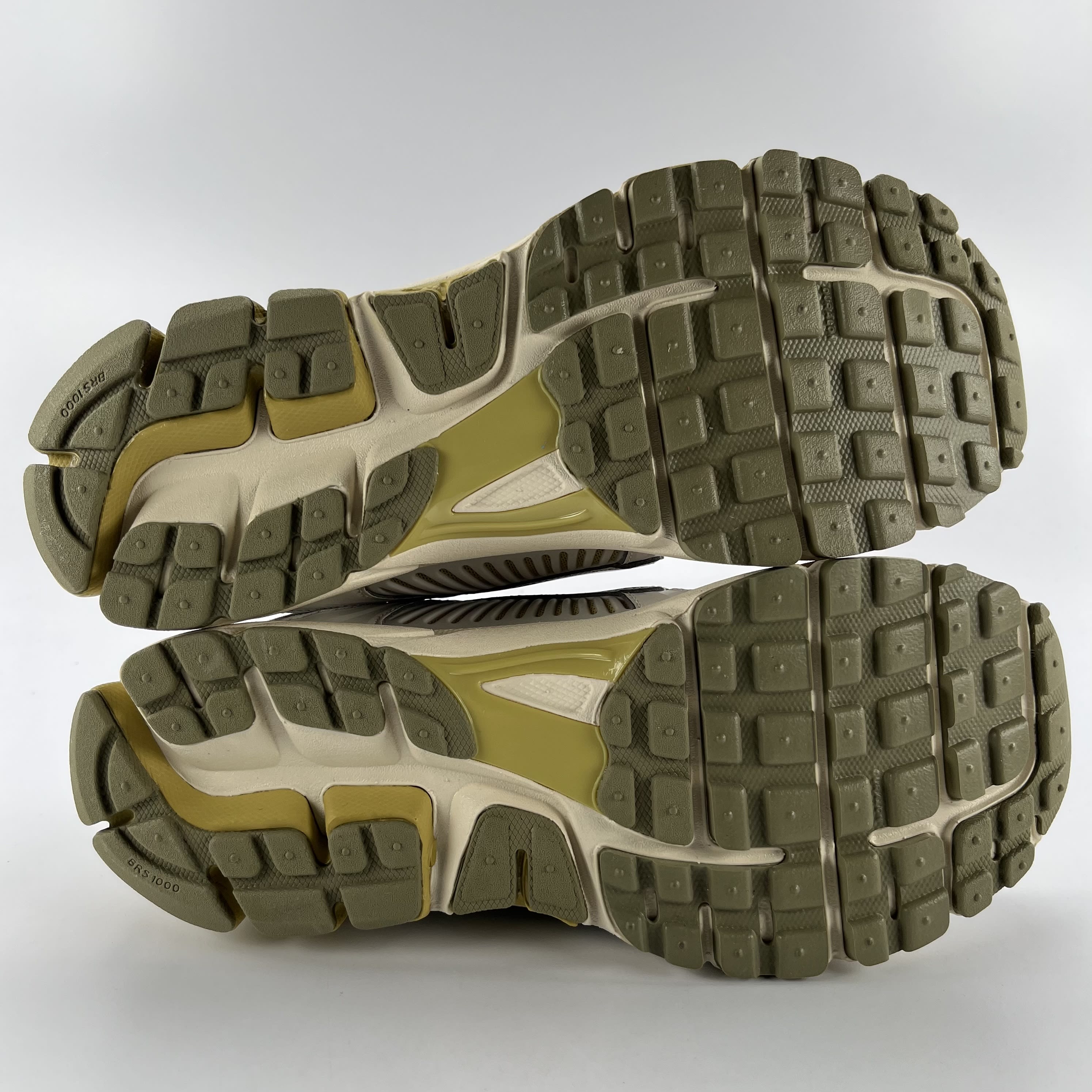 587733 Nike Zoom Vomero 5 SP Light Bone Neutral Olive