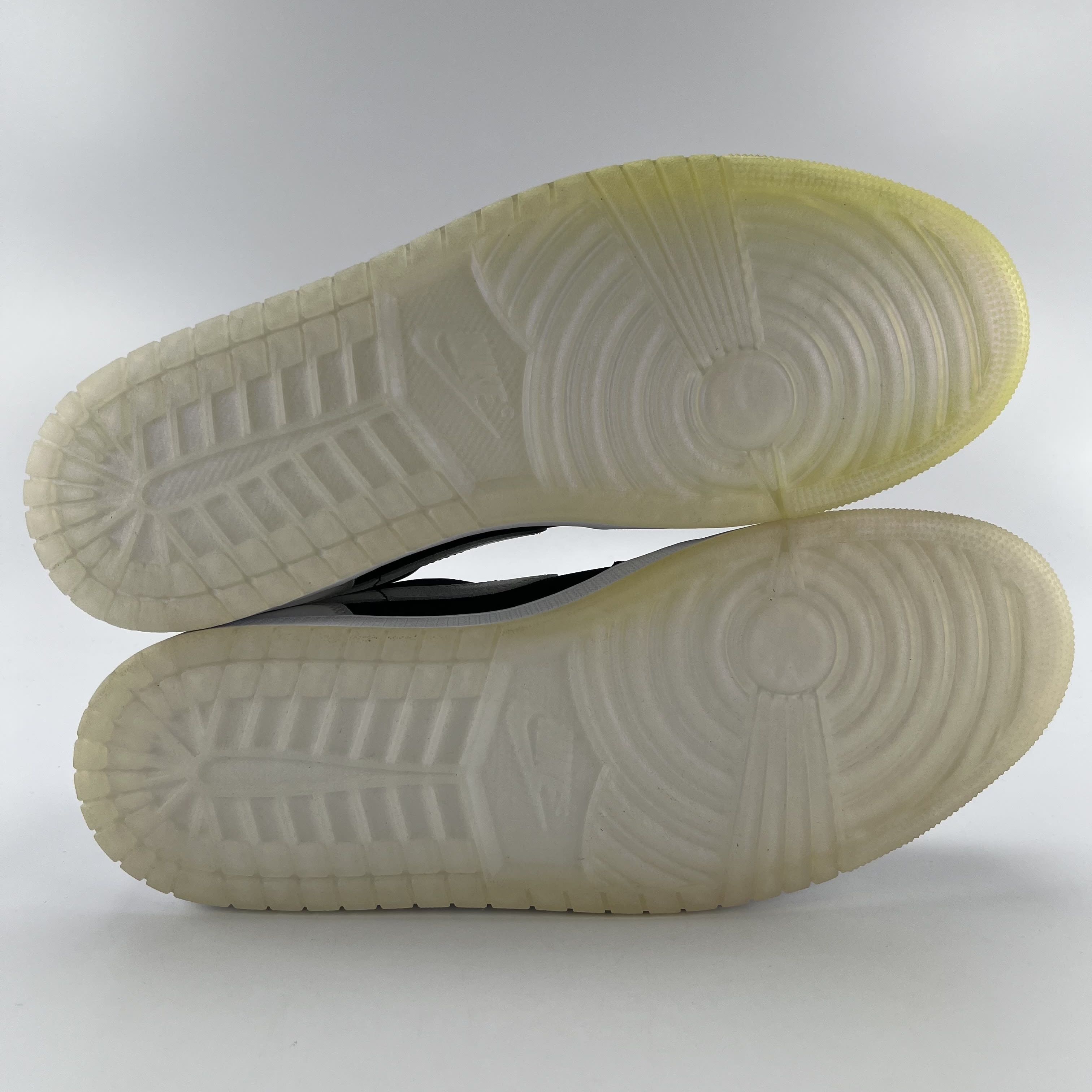 330360 Jordan 1 Low Diamond