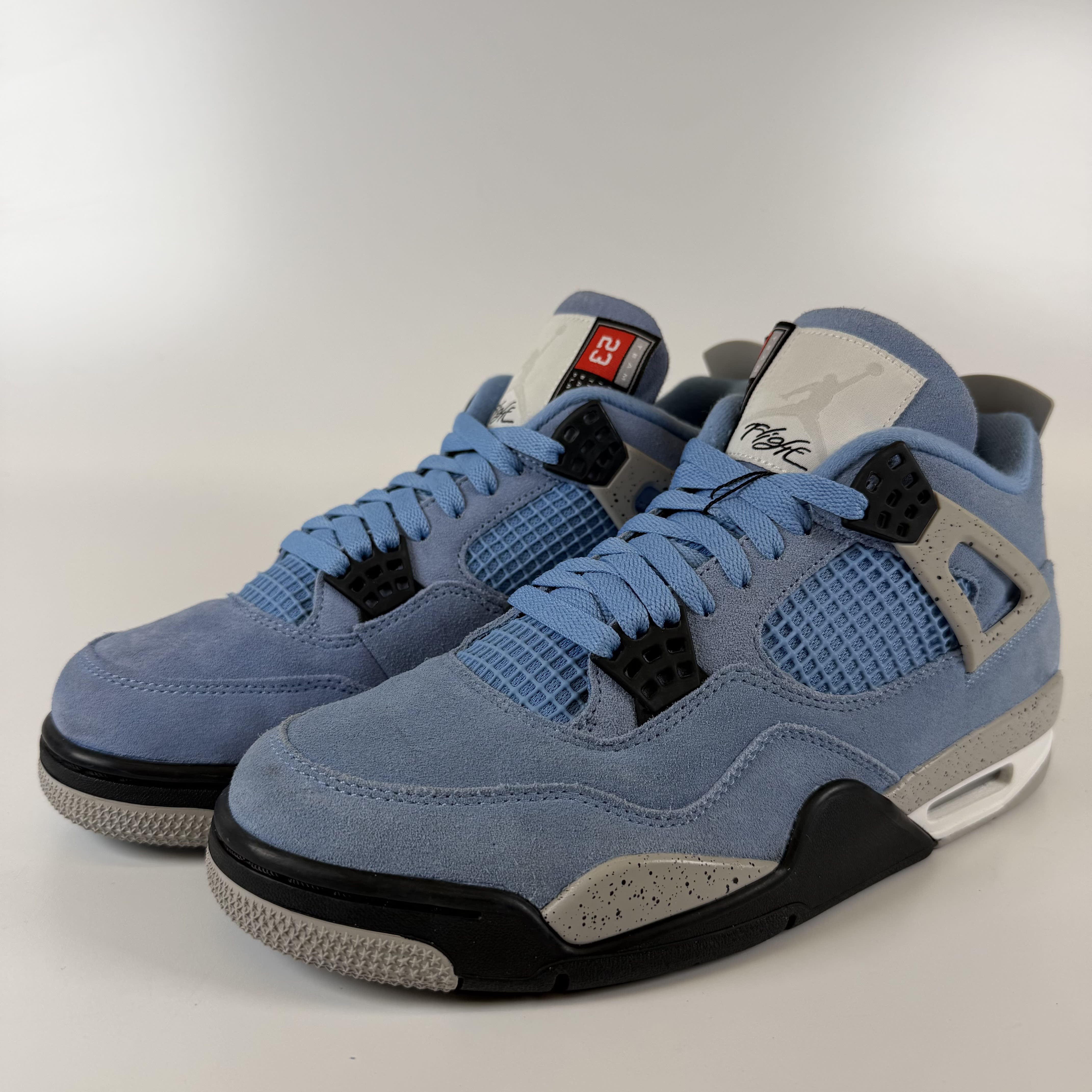 [709514] Jordan 4 Retro University Blue