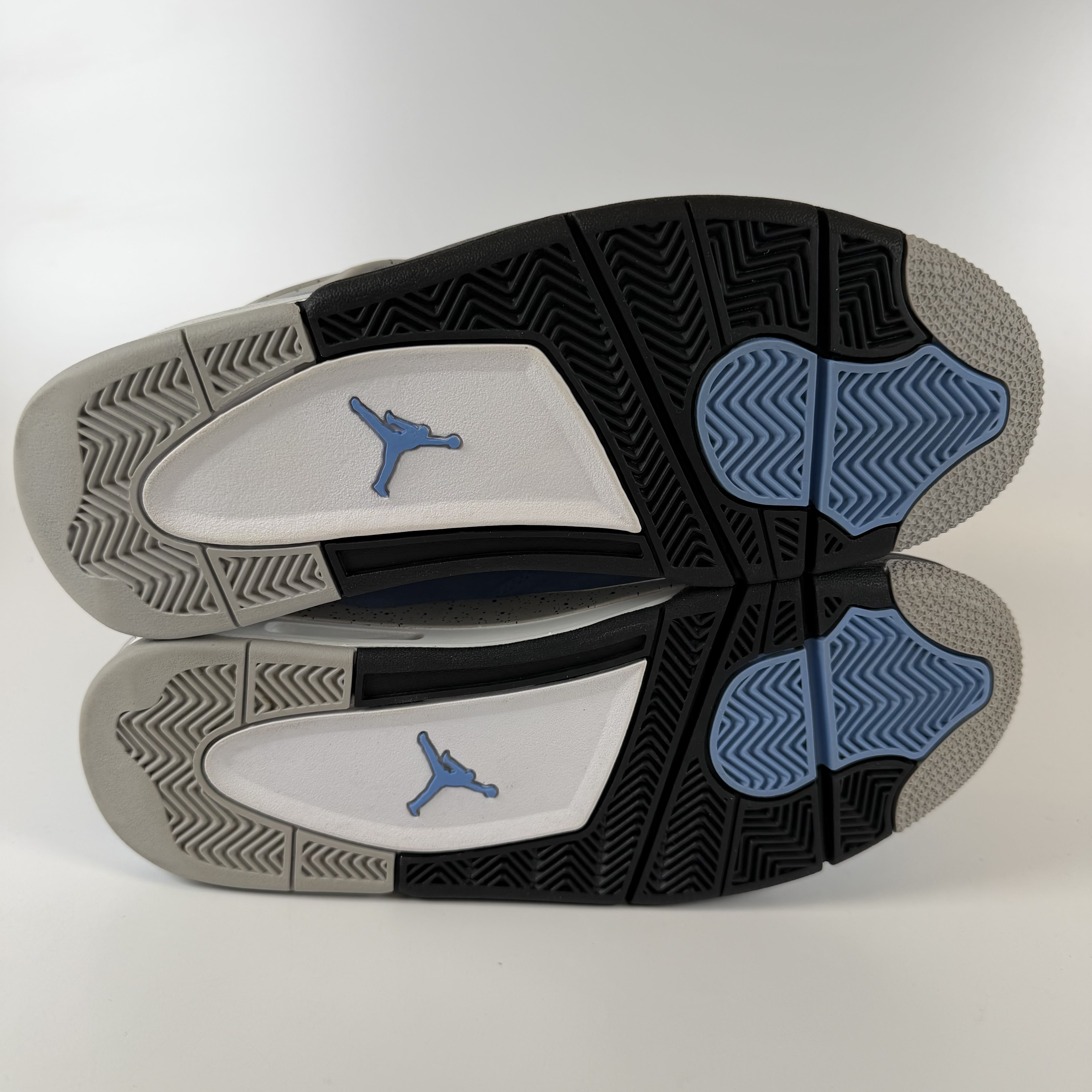 [709514] Jordan 4 Retro University Blue