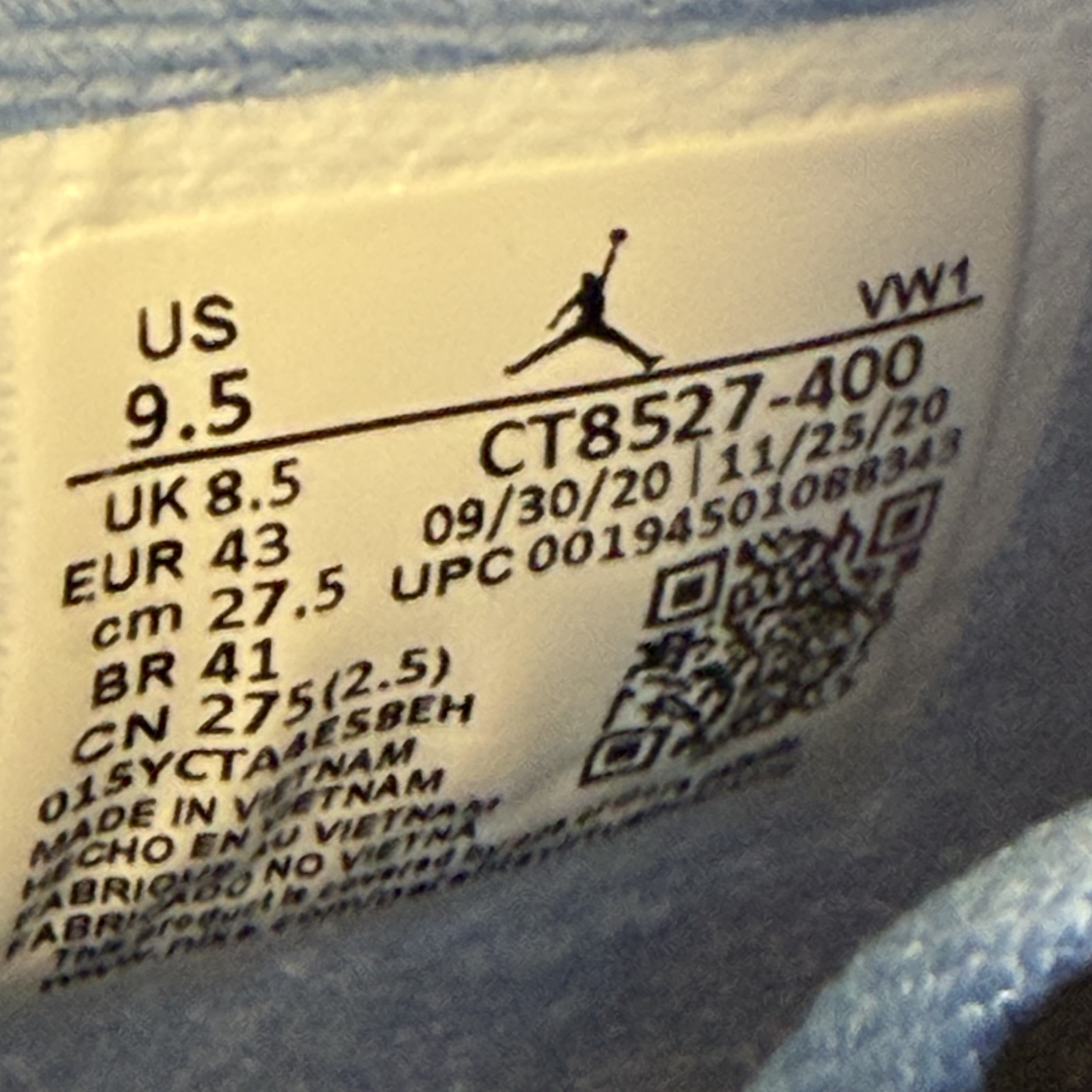 [709514] Jordan 4 Retro University Blue