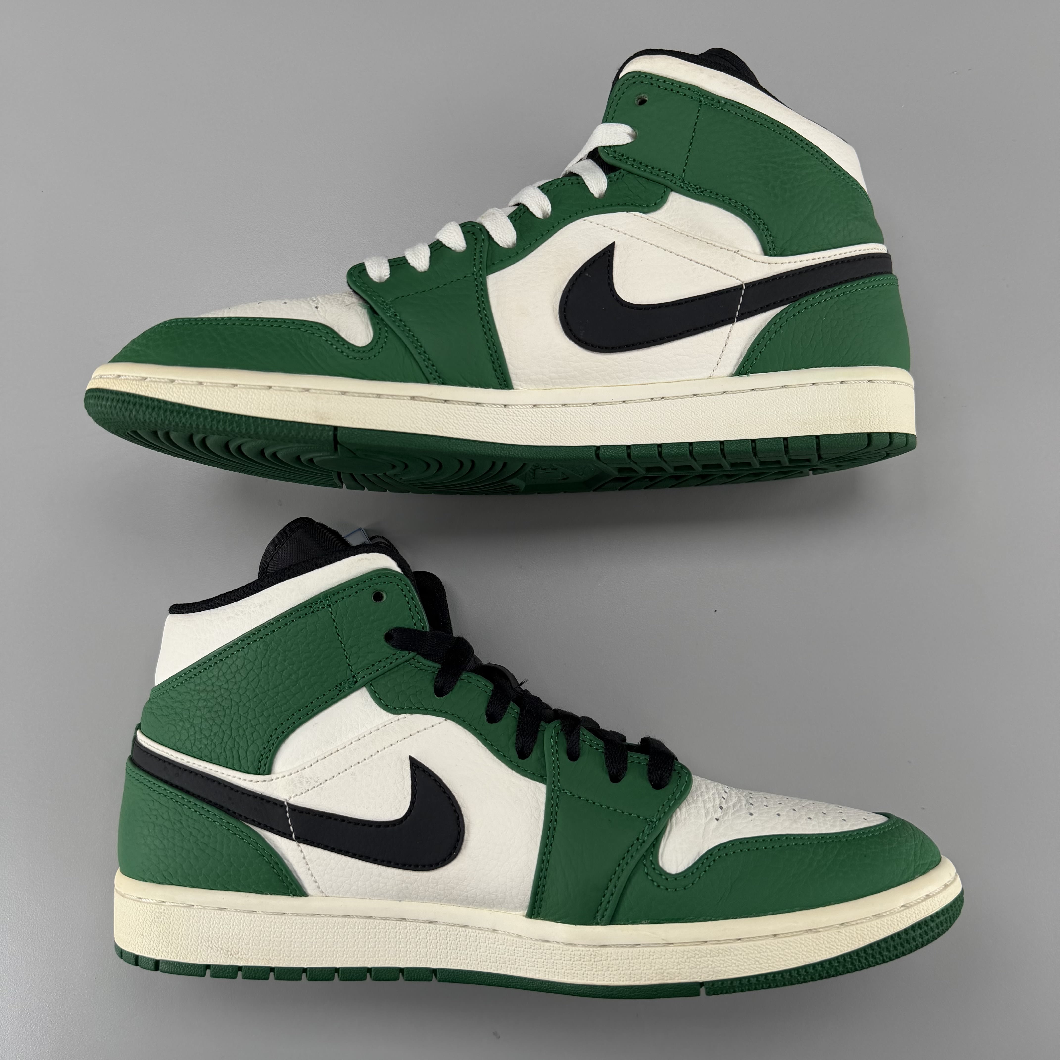 387756 Jordan 1 Mid Pine Green