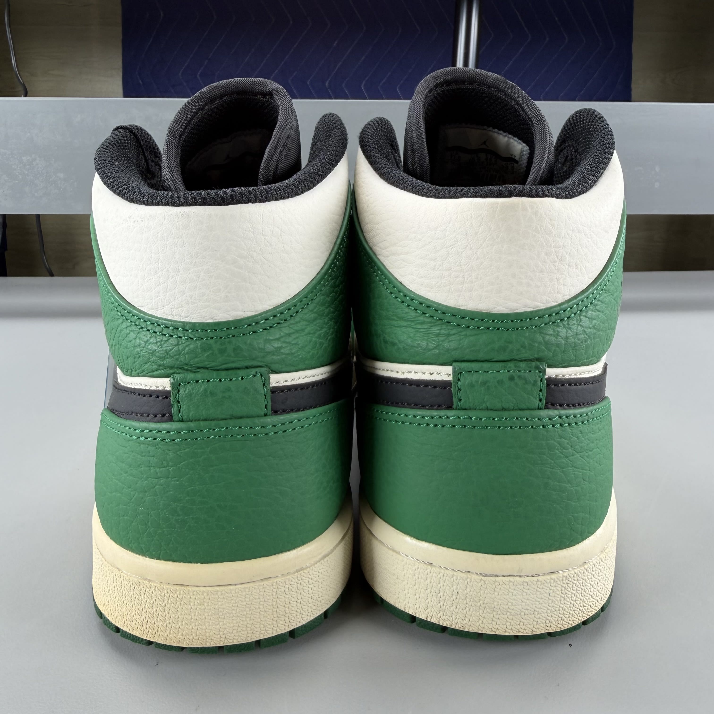 387756 Jordan 1 Mid Pine Green