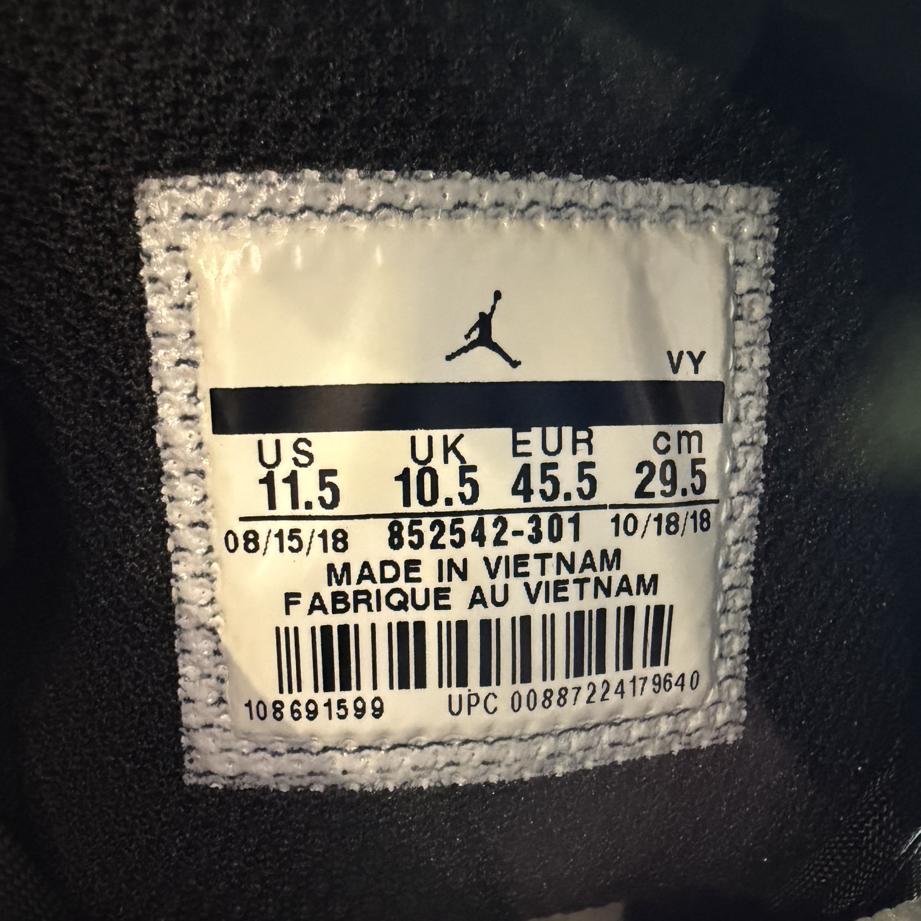 387756 Jordan 1 Mid Pine Green