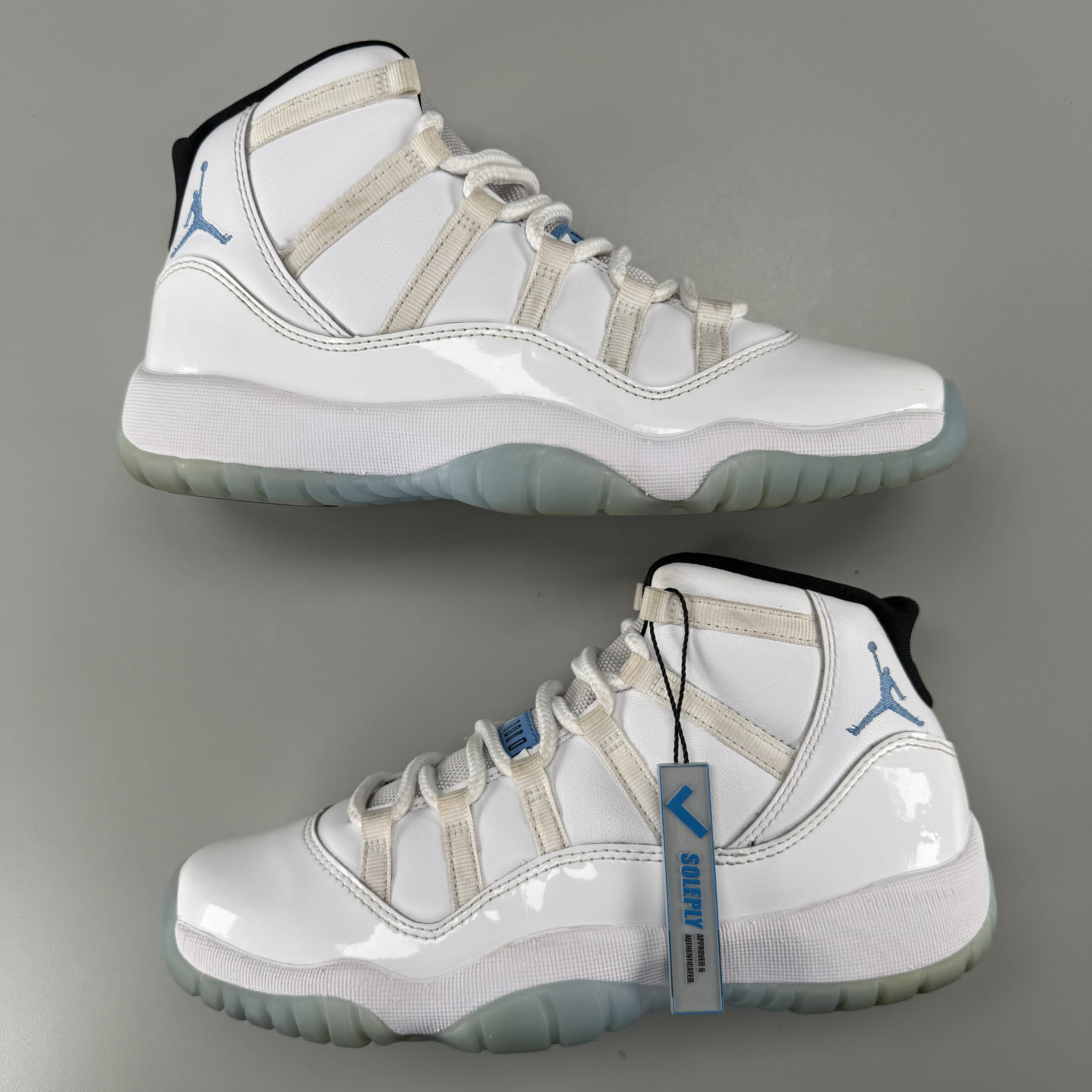 573071 Jordan 11 Retro Legend Blue (2024) (GS)