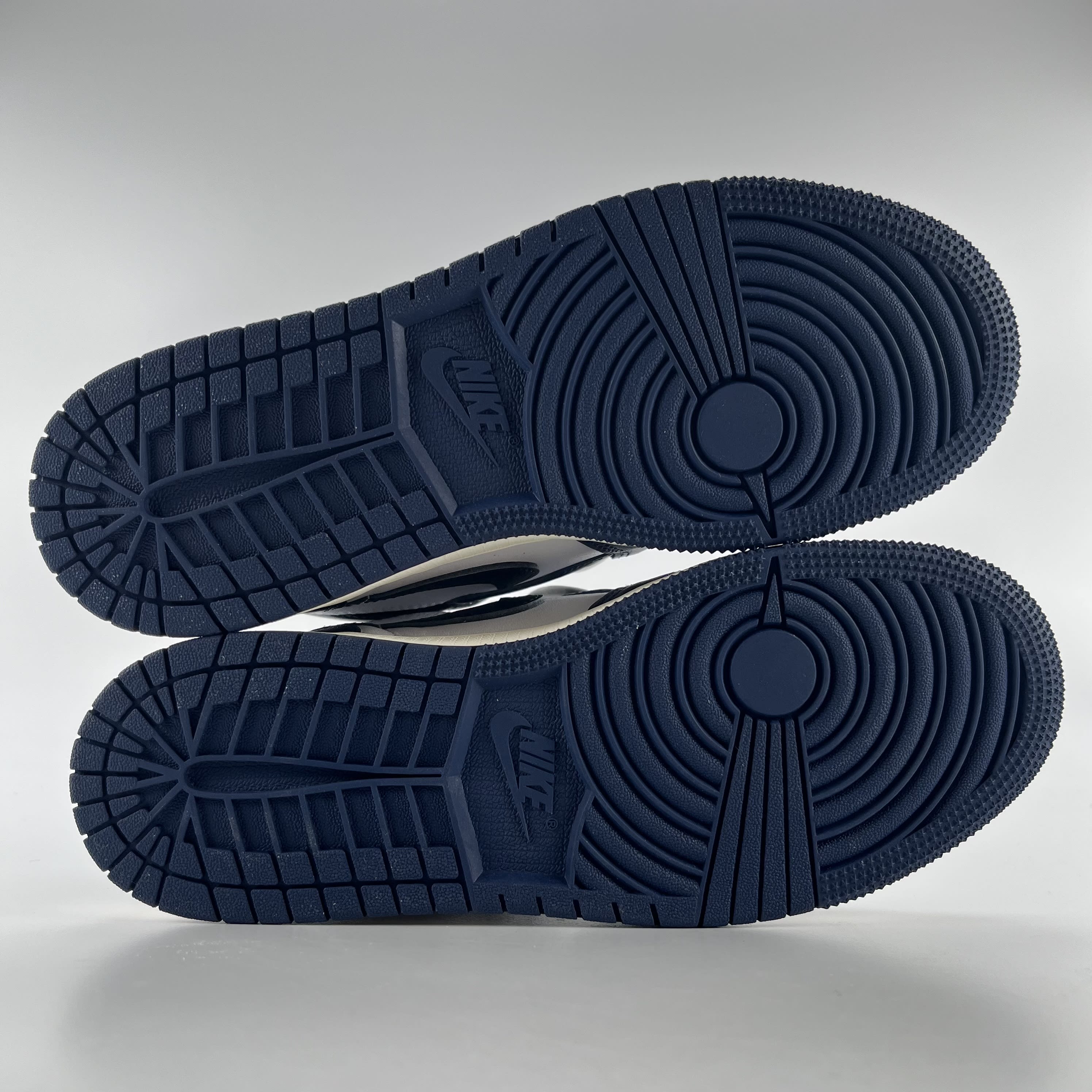 459677 Jordan 1 Retro High OG Midnight Navy (GS)