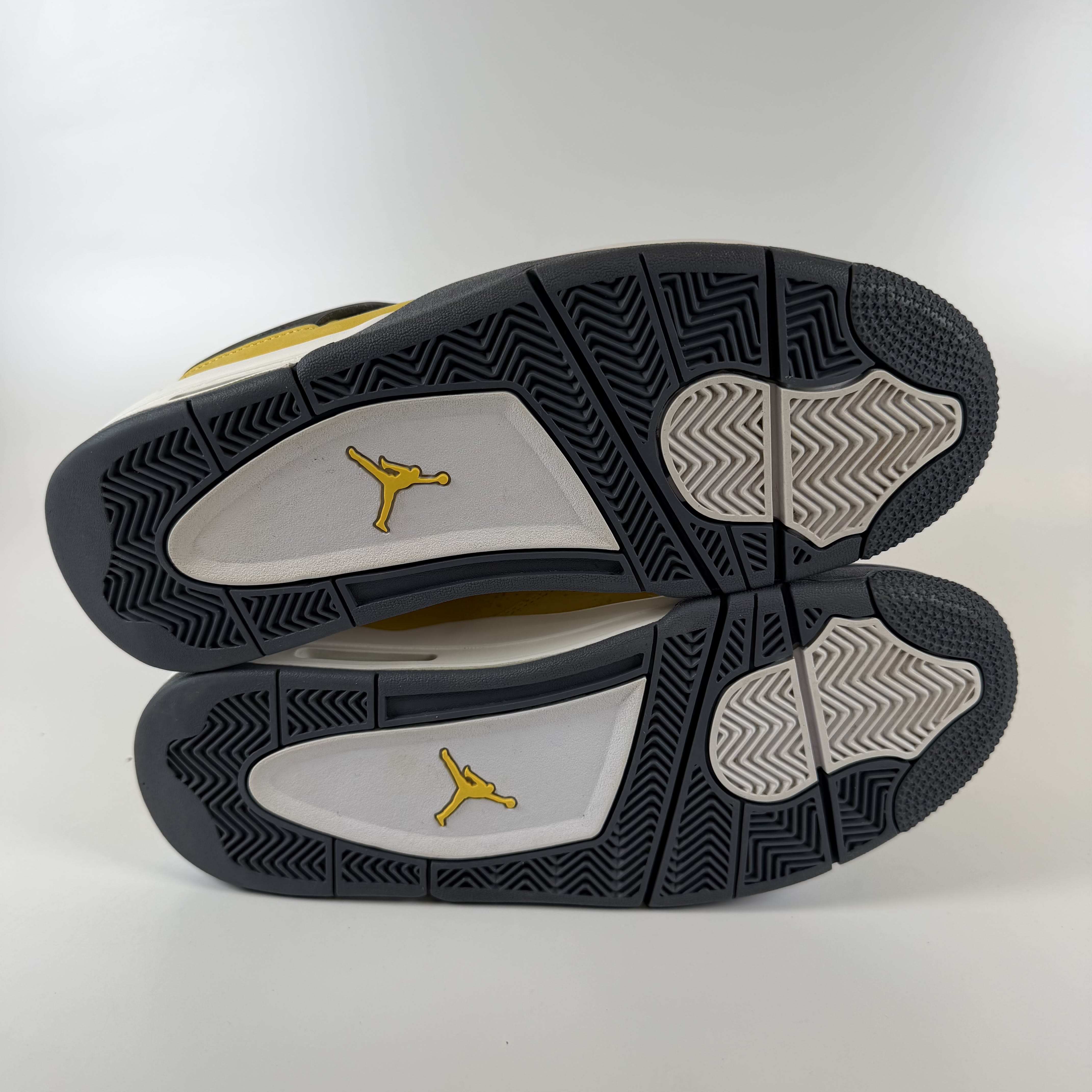 [714380] Jordan 4 Retro Lightning (2021)