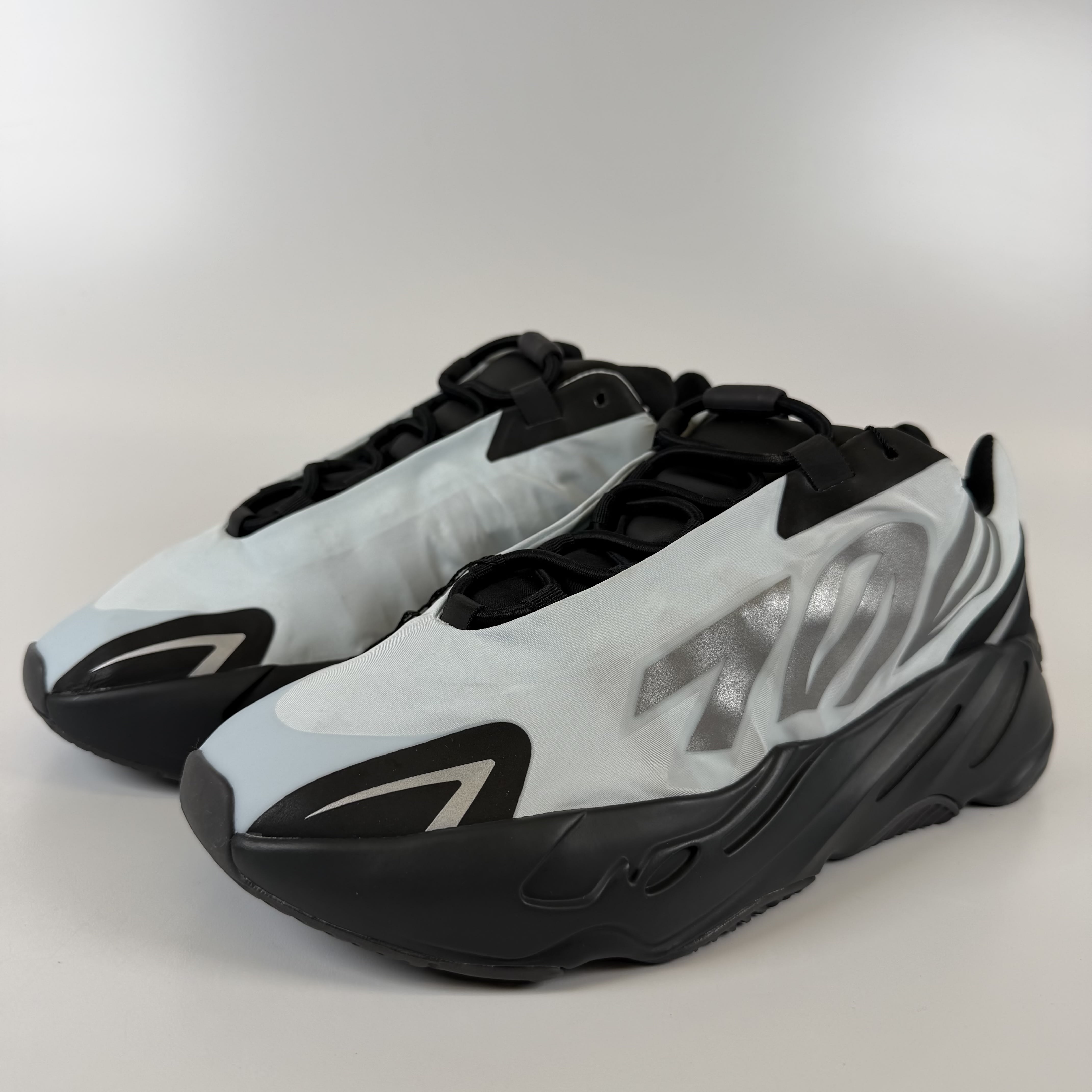 541390 Yeezy Boost 700 MNVN 'Blue Tint'