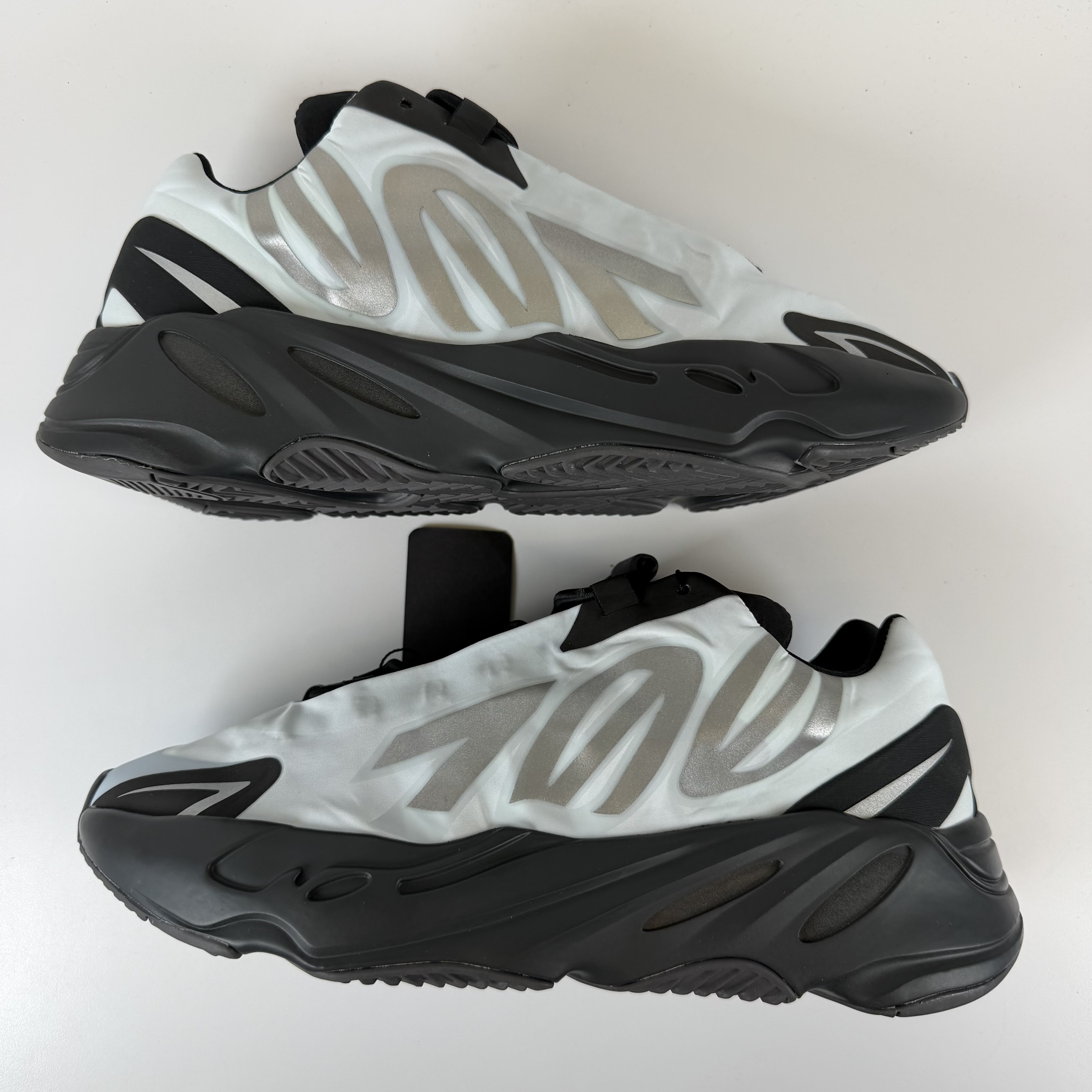 541390 Yeezy Boost 700 MNVN 'Blue Tint'