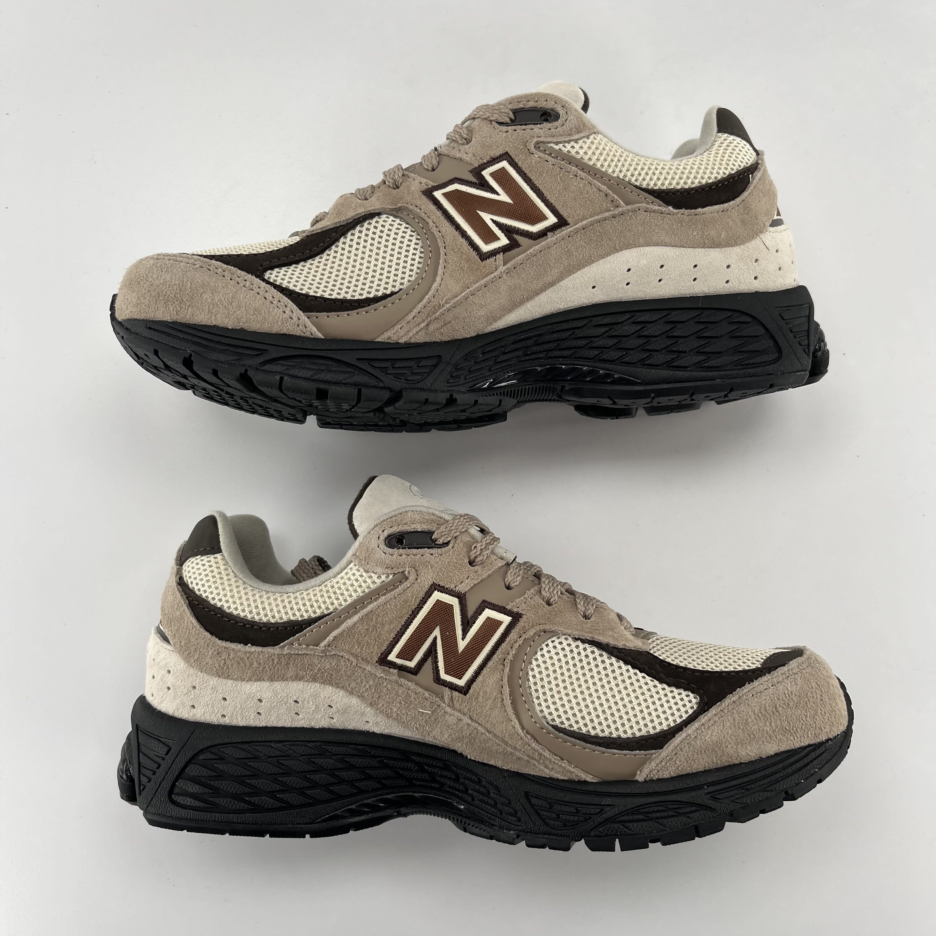 720586 New Balance 2002R 'Cream Kumquat'
