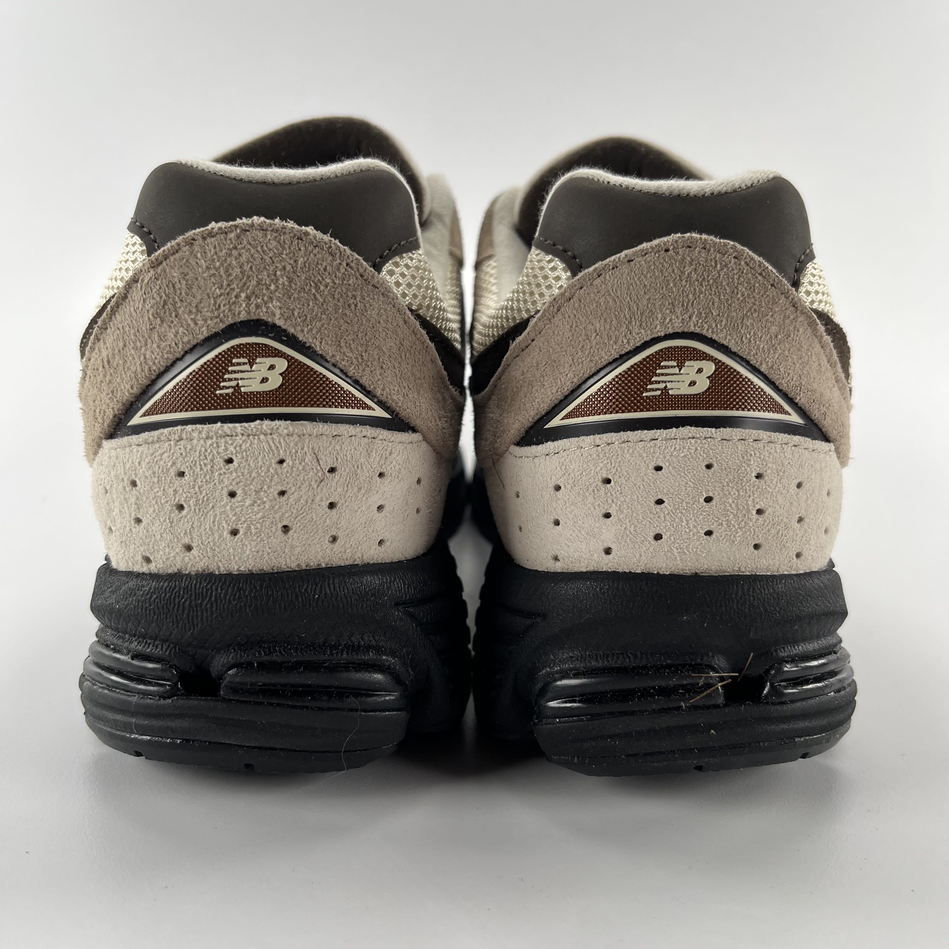 720586 New Balance 2002R 'Cream Kumquat'