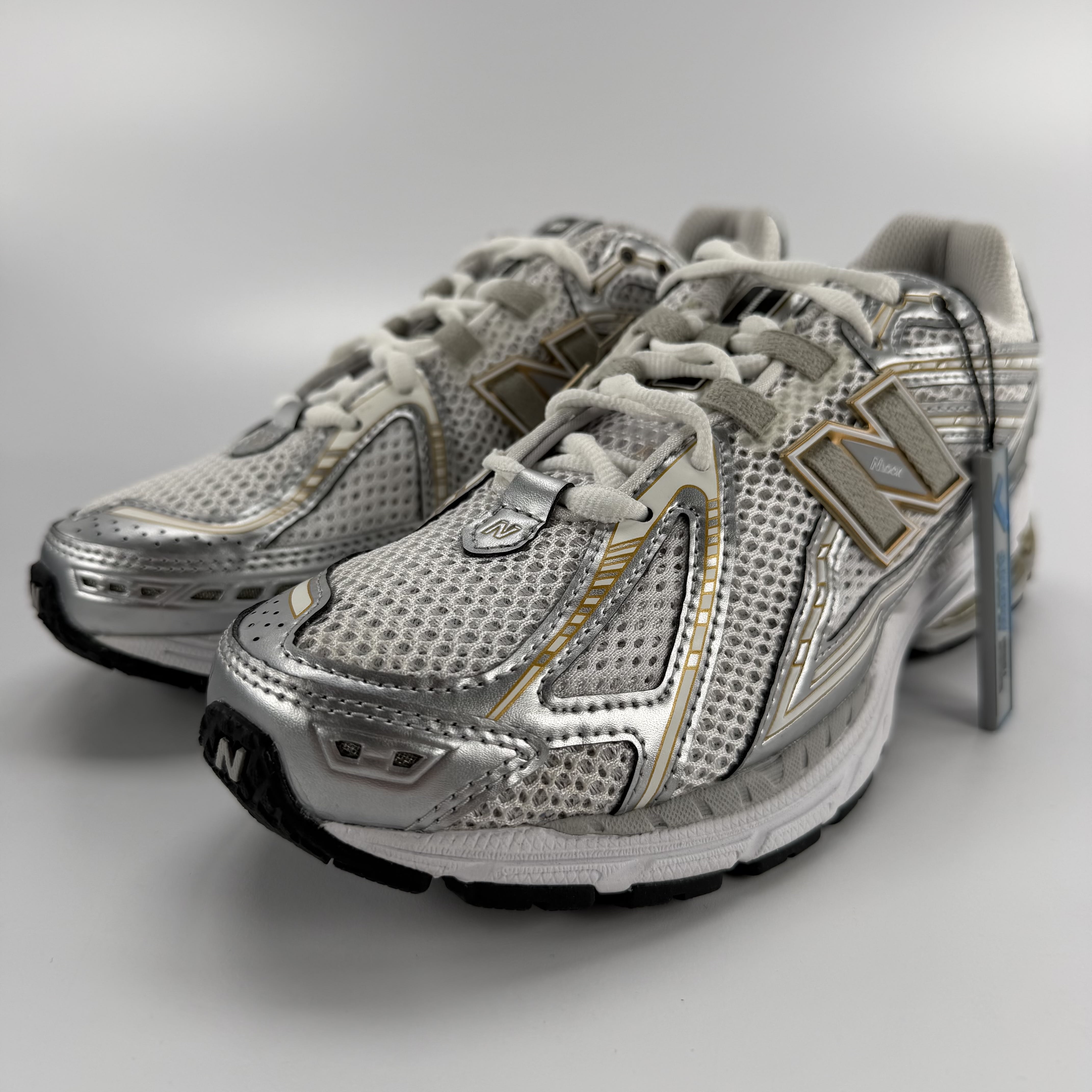 259859 New Balance 1906R White Rain Cloud Silver Metallic