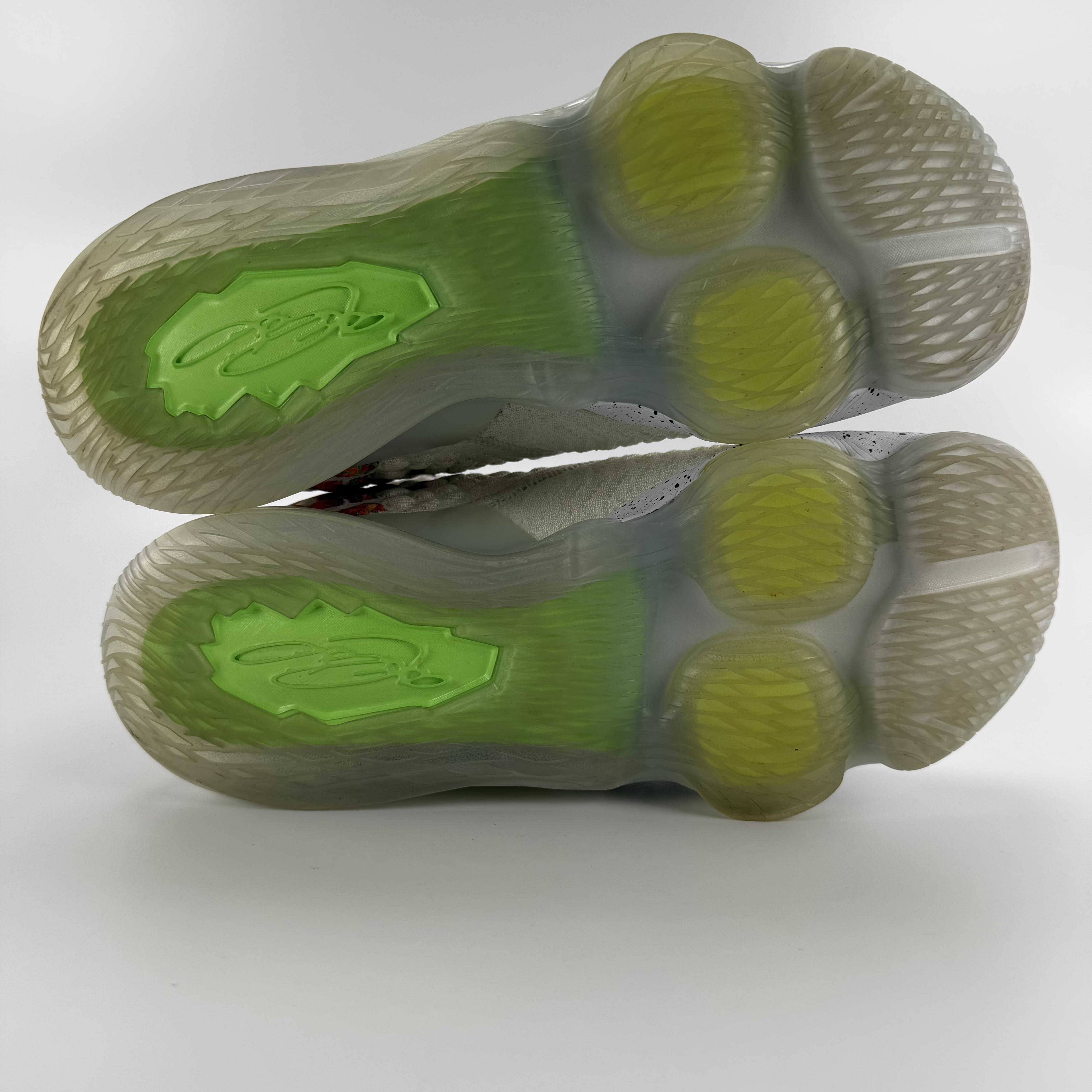 777488 Nike LeBron 17 Air Command Force
